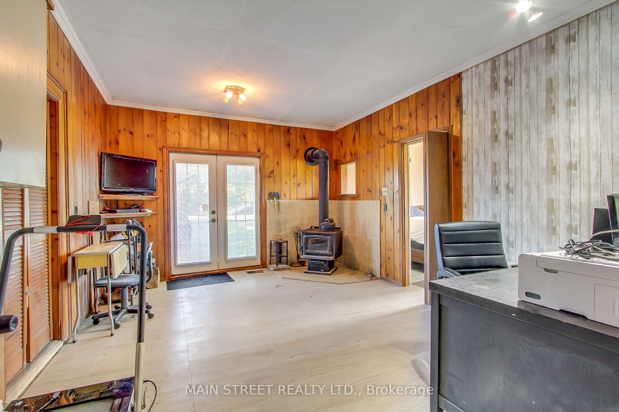 5984 3rd Line Property Photo 10