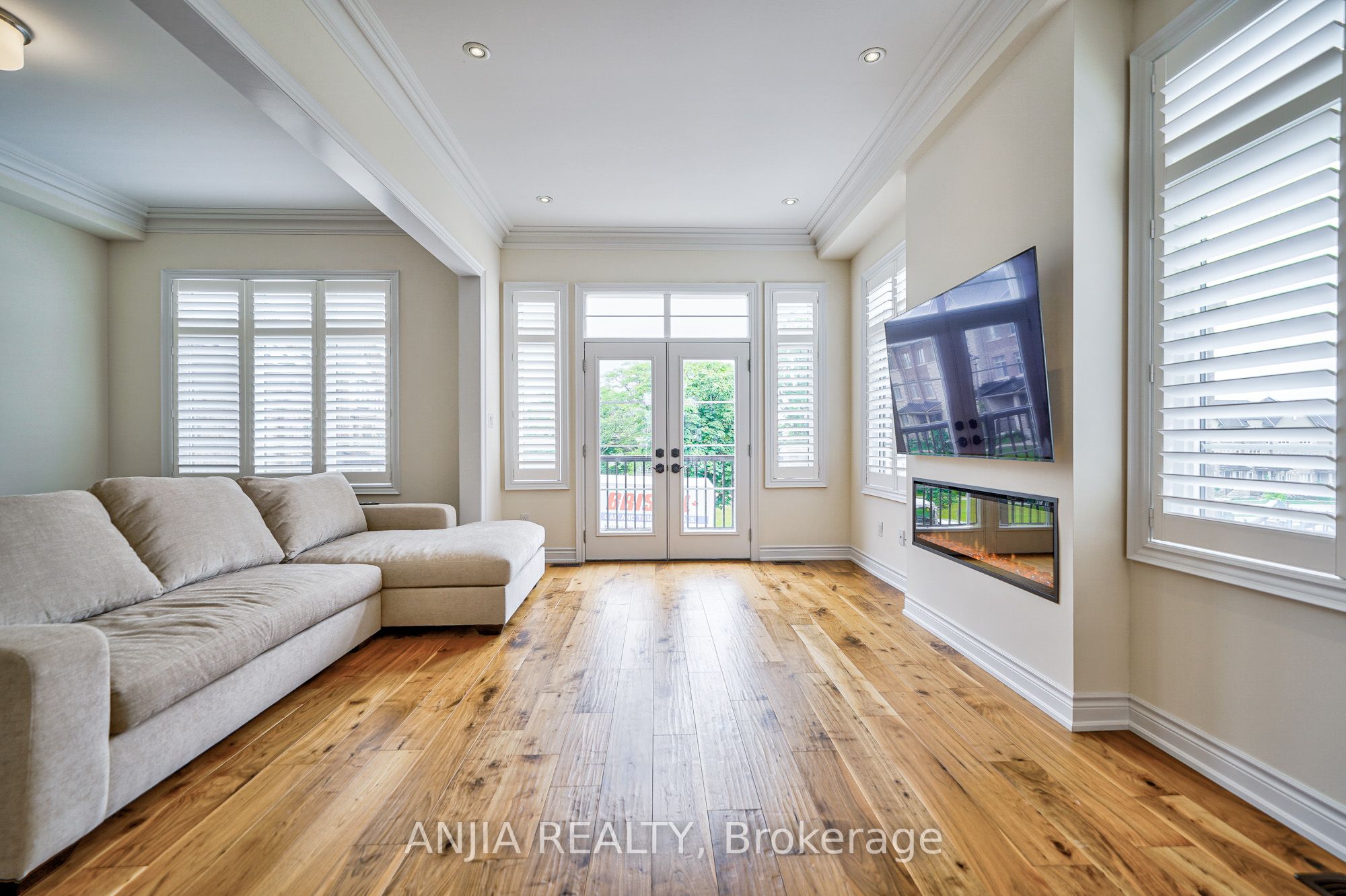 26 Island Green Lane Property Photo 9
