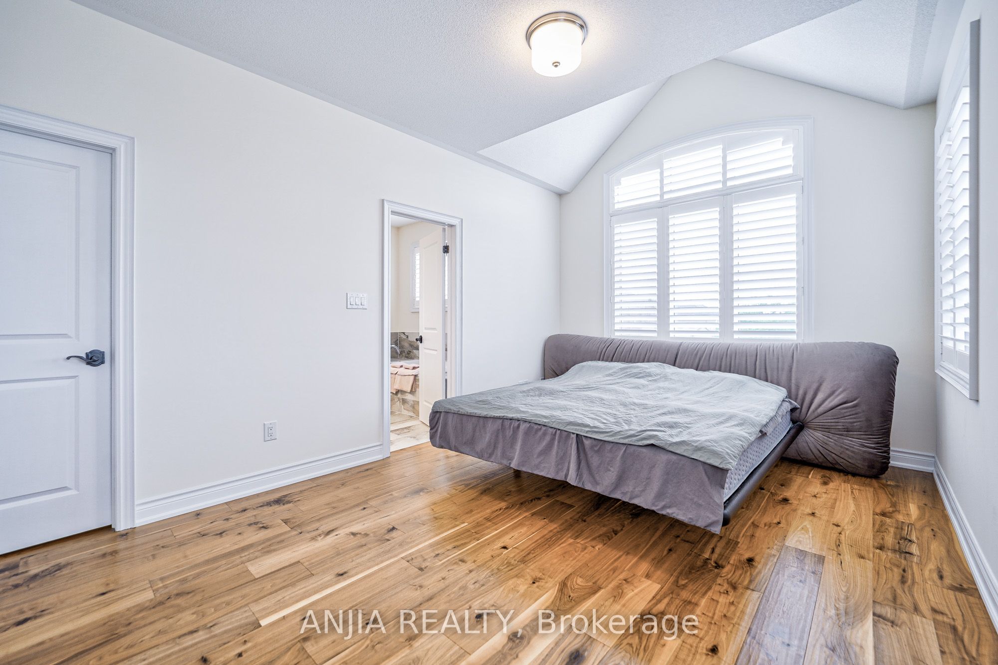 26 Island Green Lane Property Photo 24