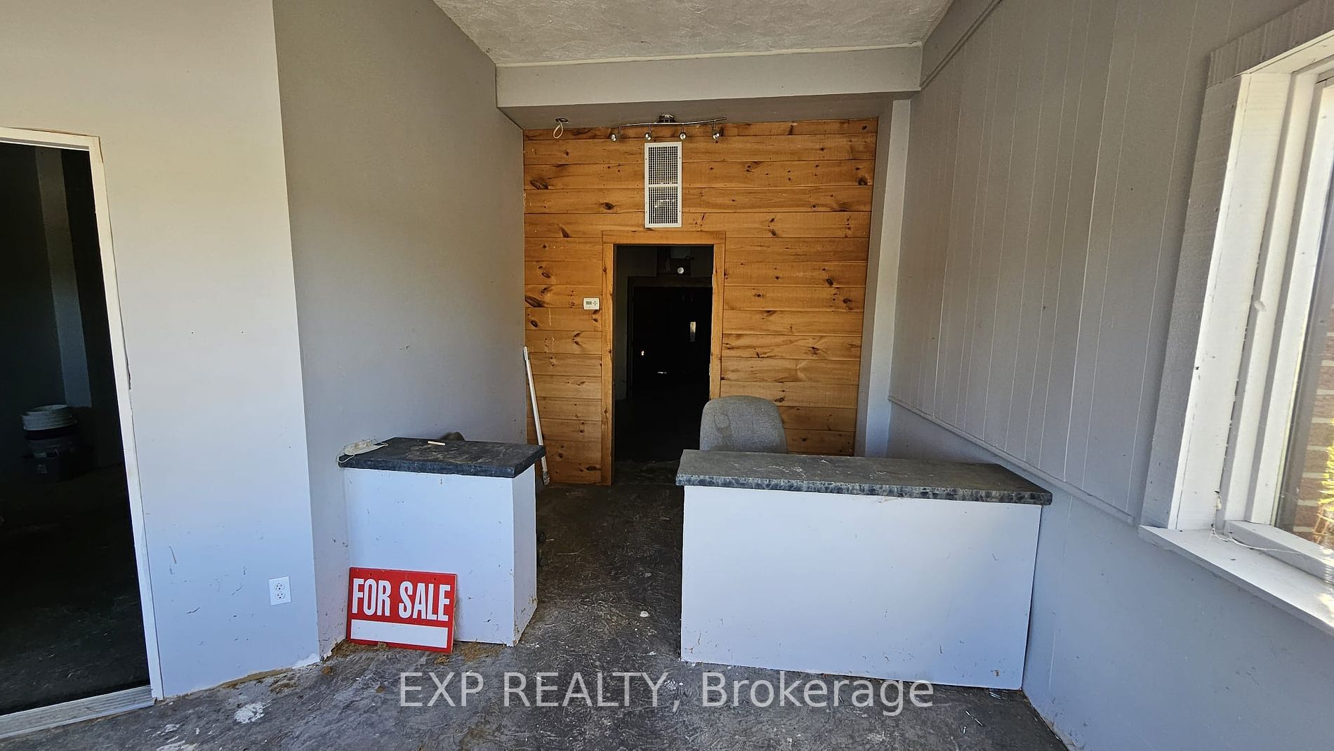20473 Highway 48 Property Photo 2
