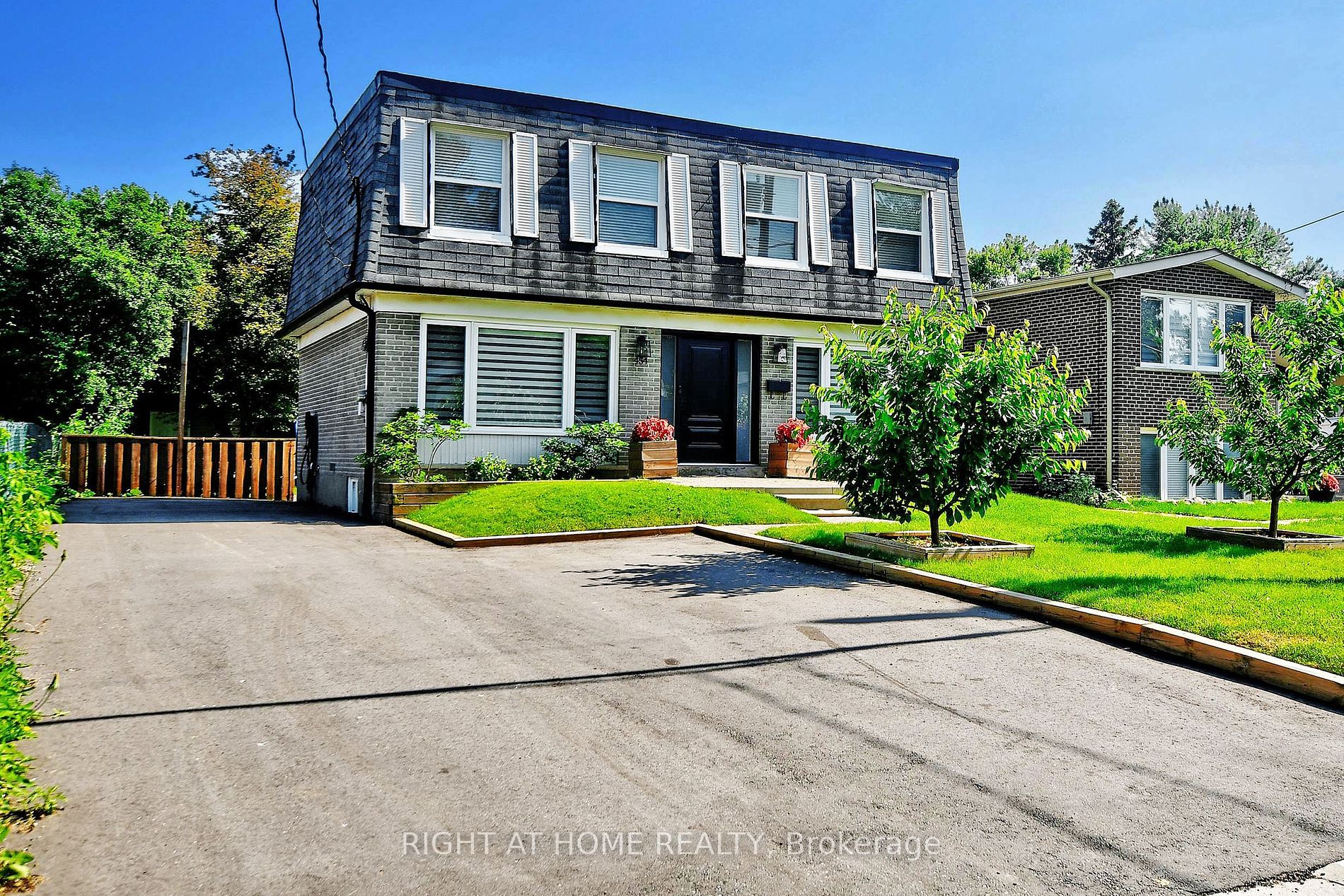 454 Alper St Property Photo