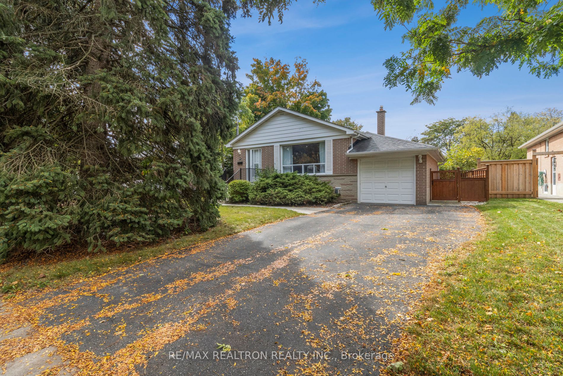 172 Parkston Crt Property Photo
