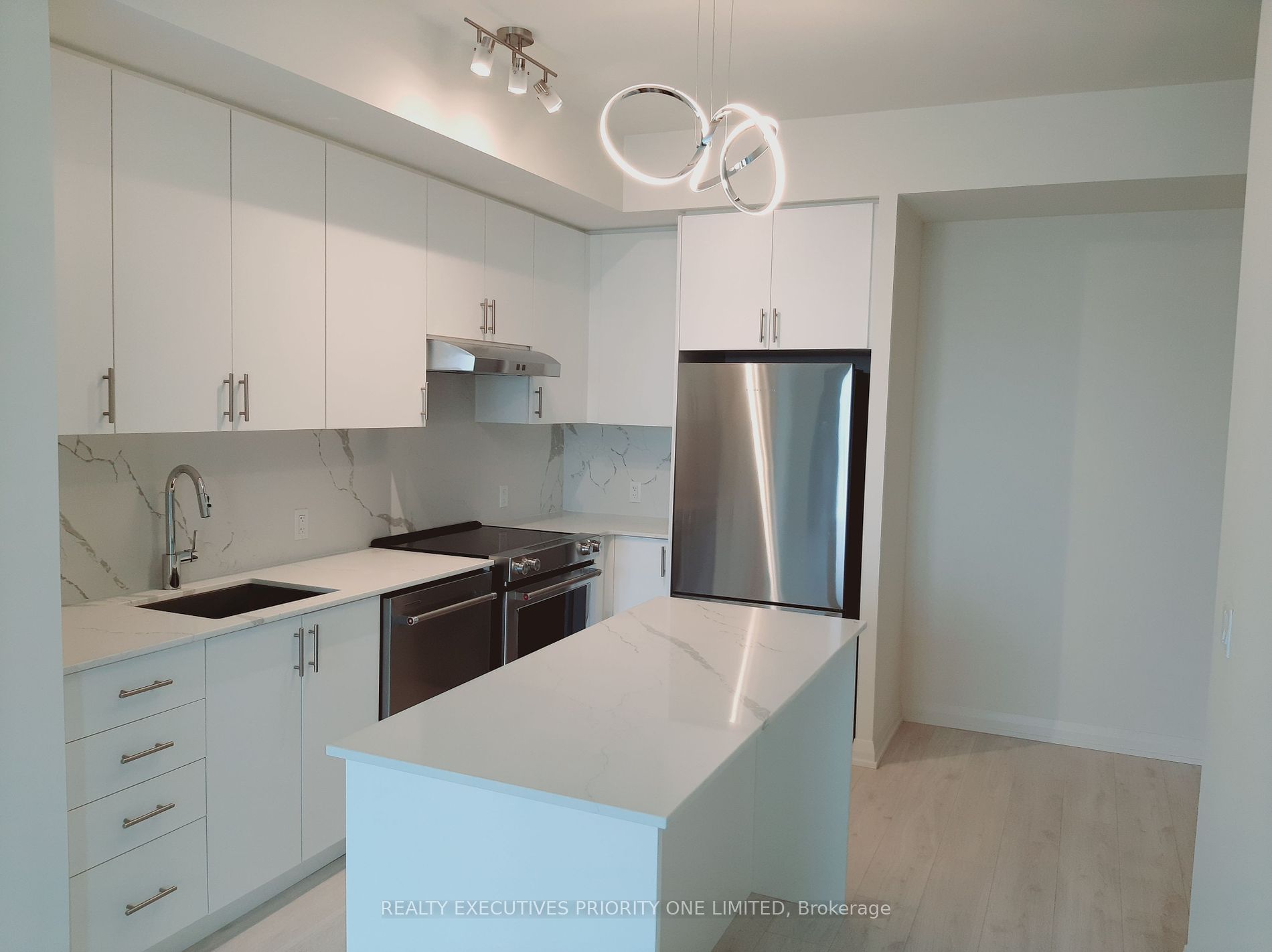 9000 Jane St 19 Property Photo 1