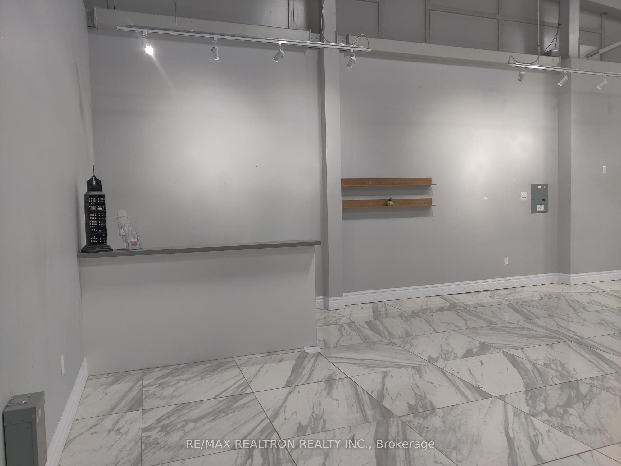 #391 - 7250 Keele Street Property Photo 3