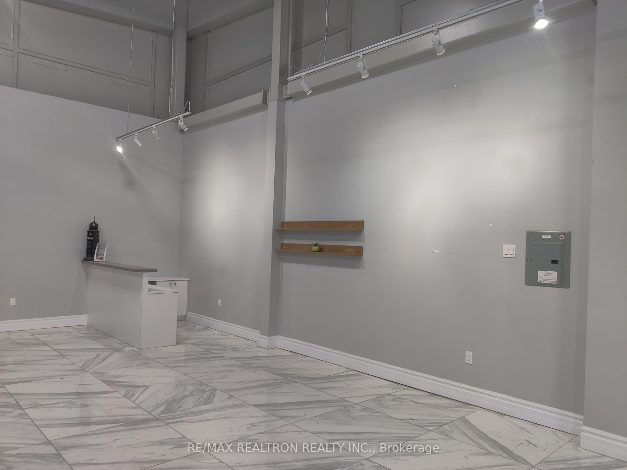 #391 - 7250 Keele Street Property Photo 4