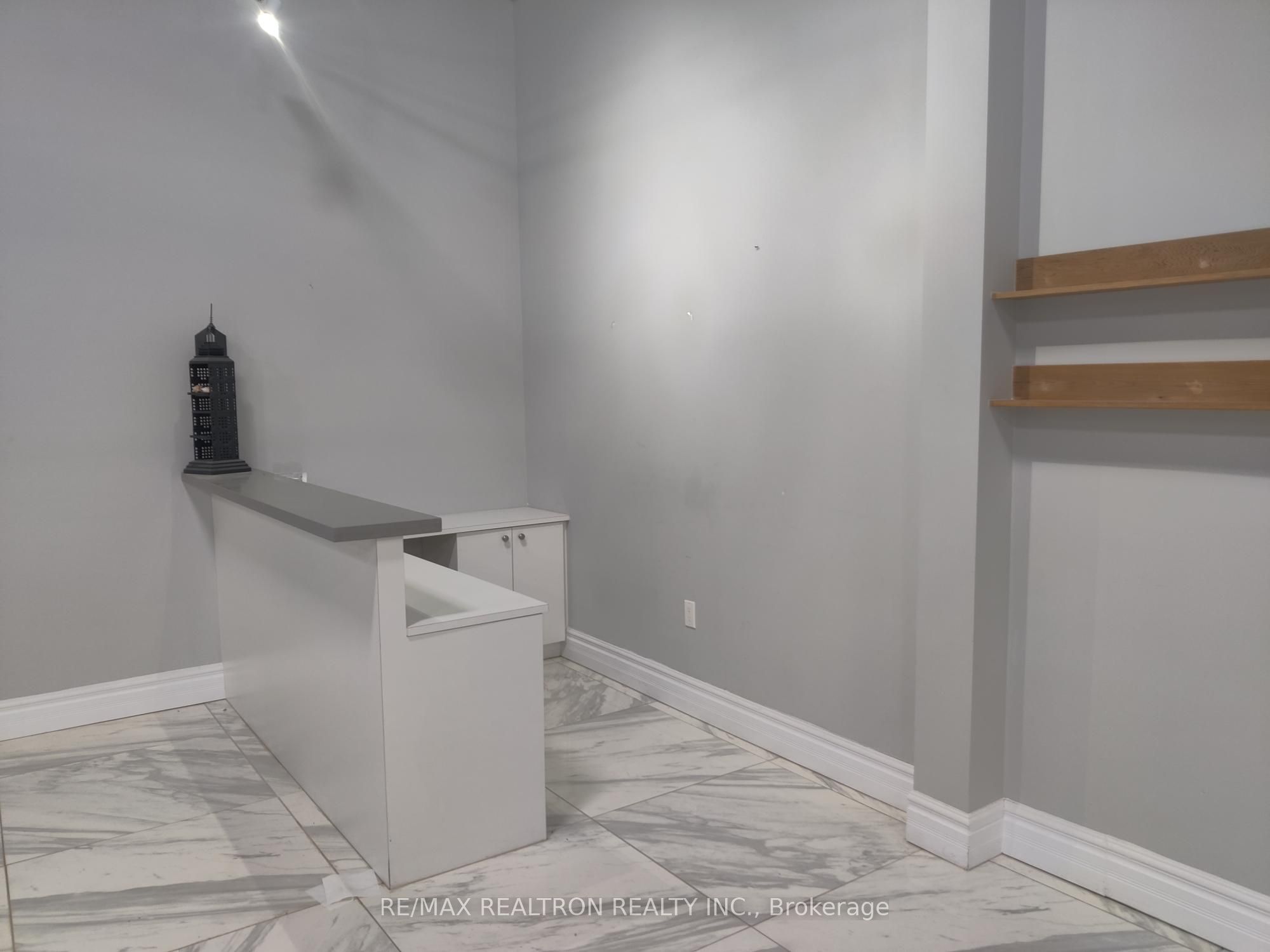 #391 - 7250 Keele Street Property Photo 5