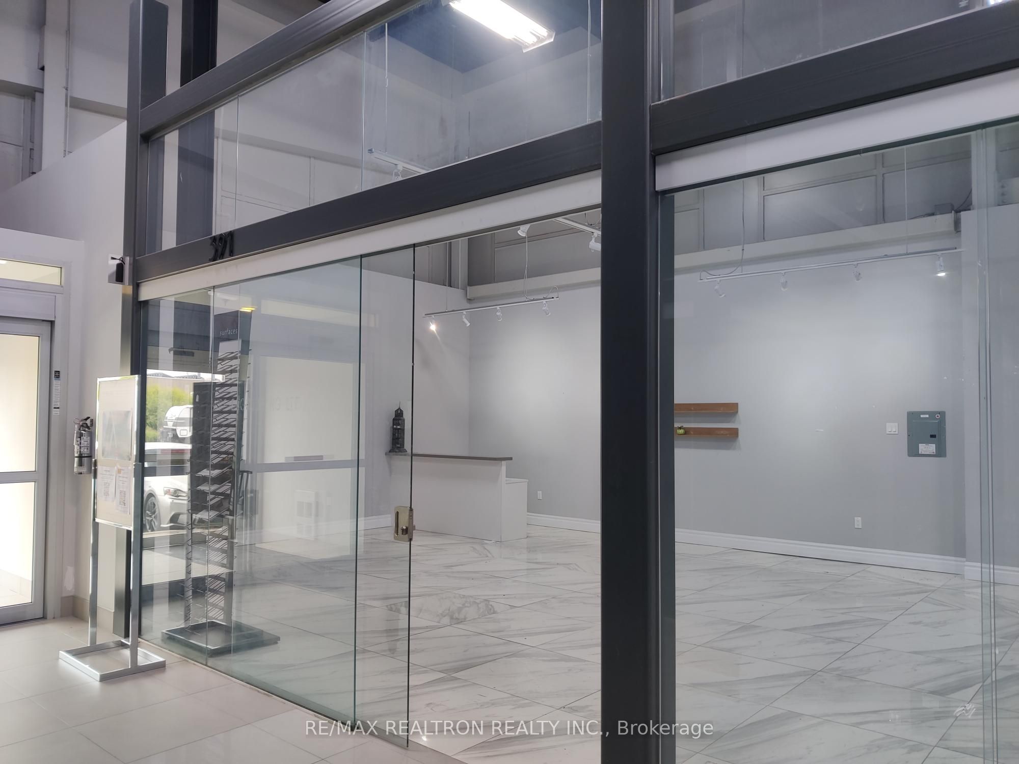 #391 - 7250 Keele Street Property Photo 6