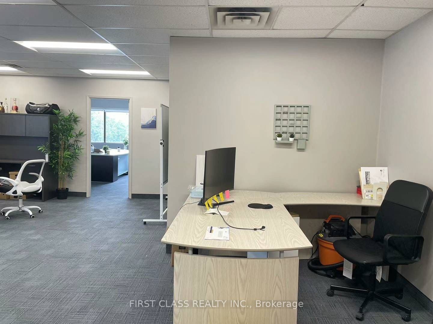 10350 Yonge St Property Photo 5