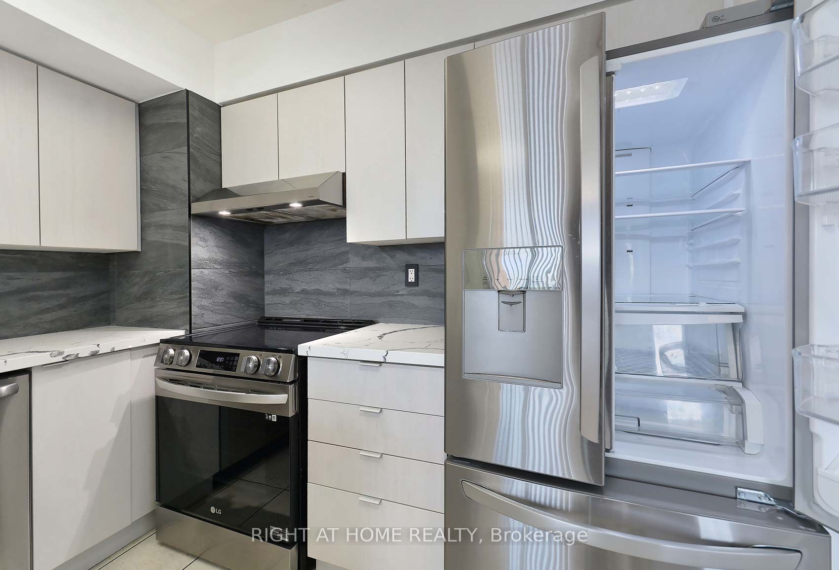 #412 - 9 Northern Heights Drive Property Photo 6