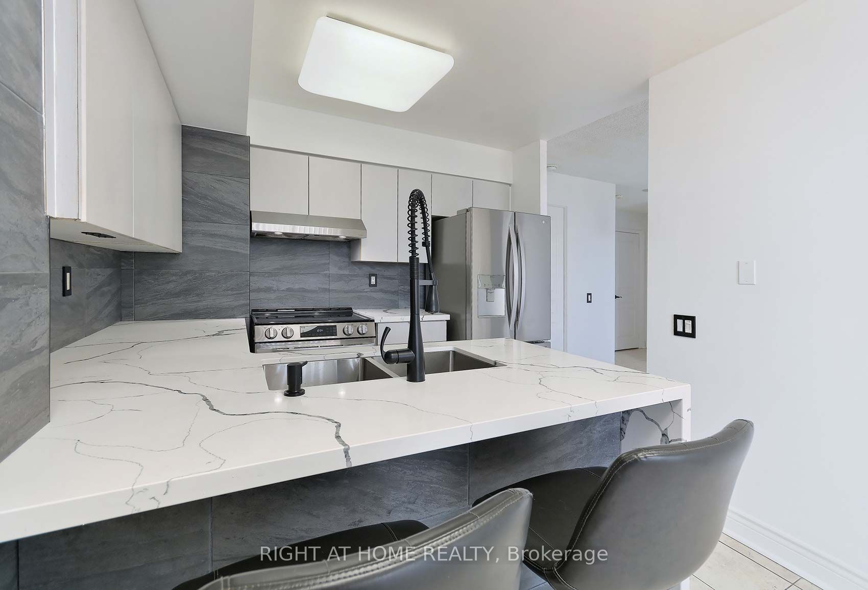 #412 - 9 Northern Heights Drive Property Photo 10