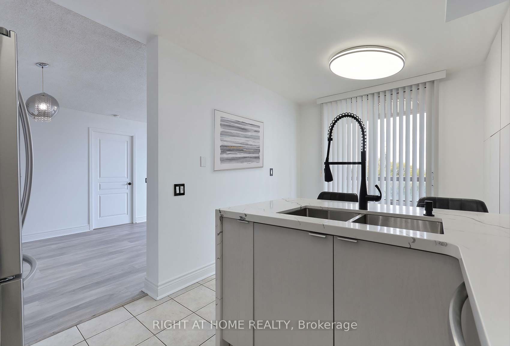 #412 - 9 Northern Heights Drive Property Photo 11