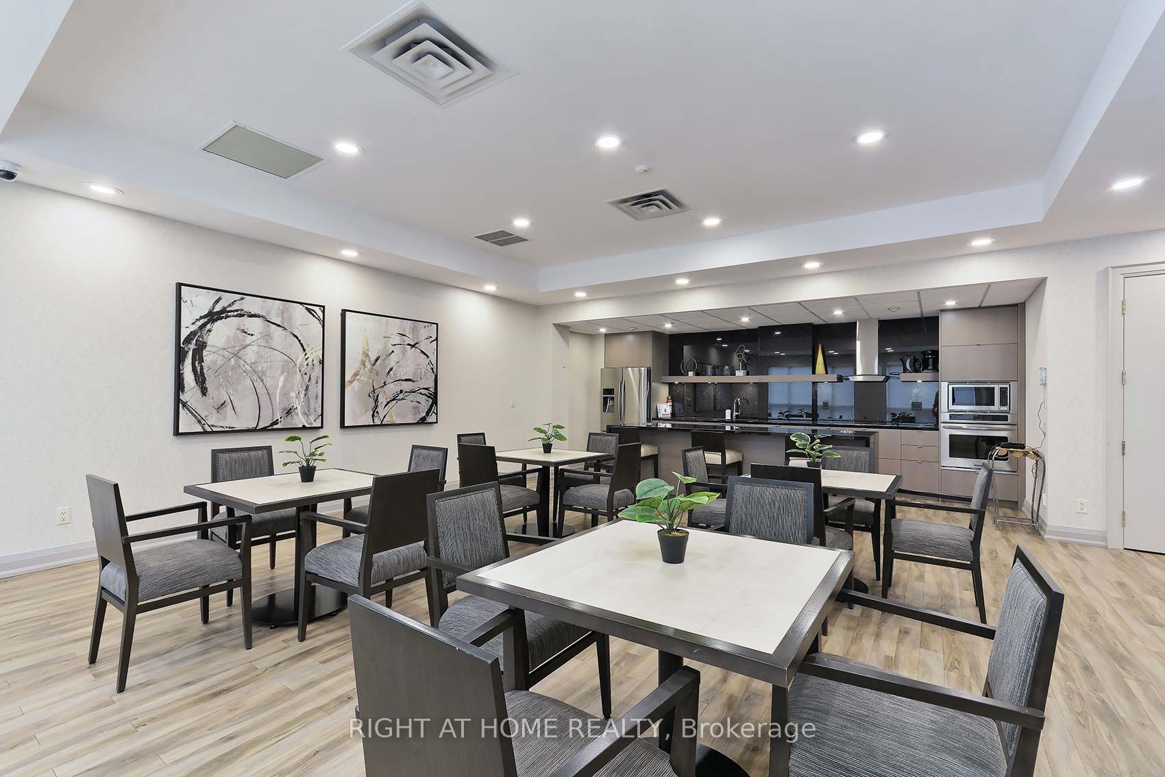#412 - 9 Northern Heights Drive Property Photo 30