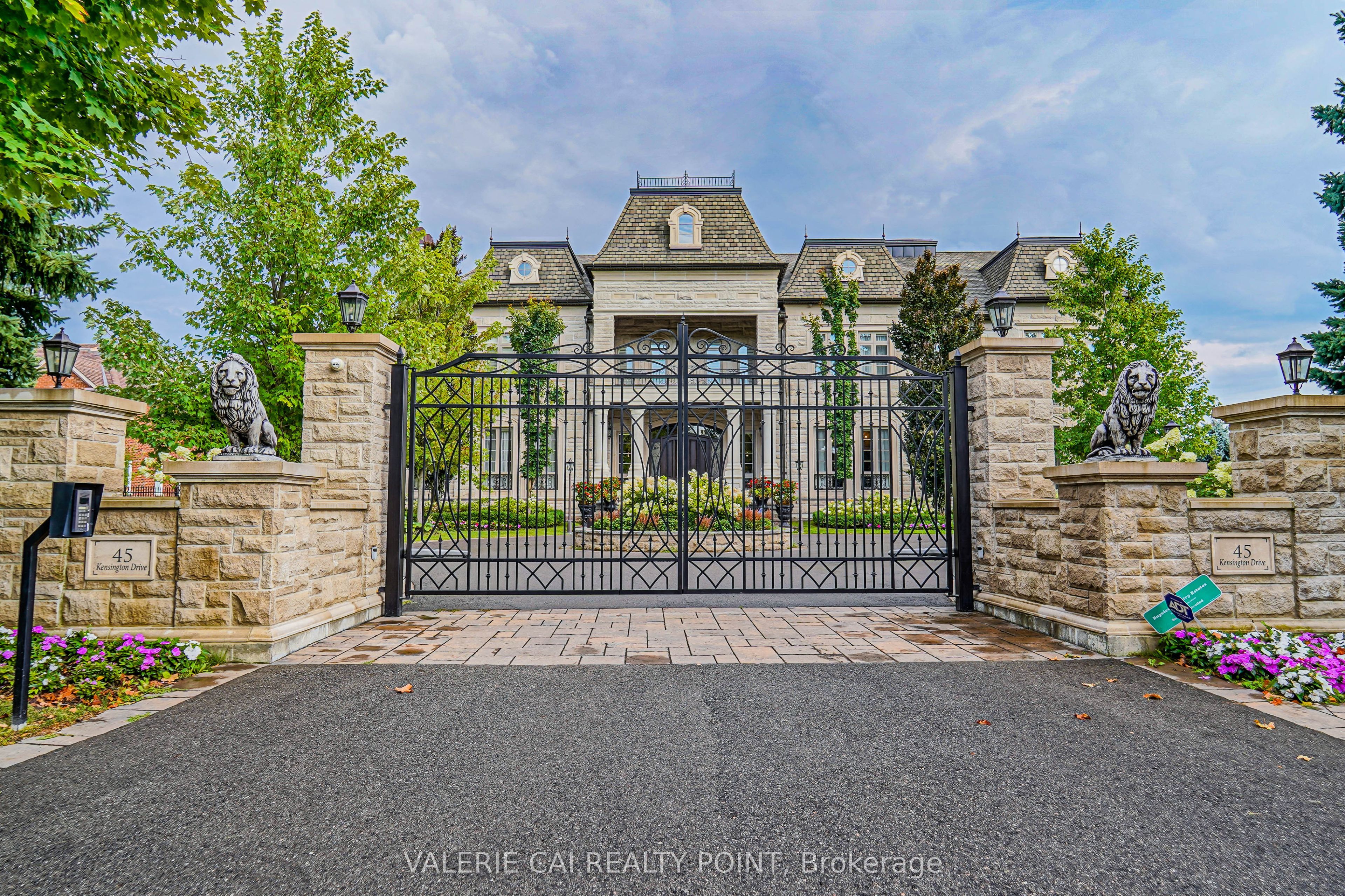 45 Kensington Drive Picture