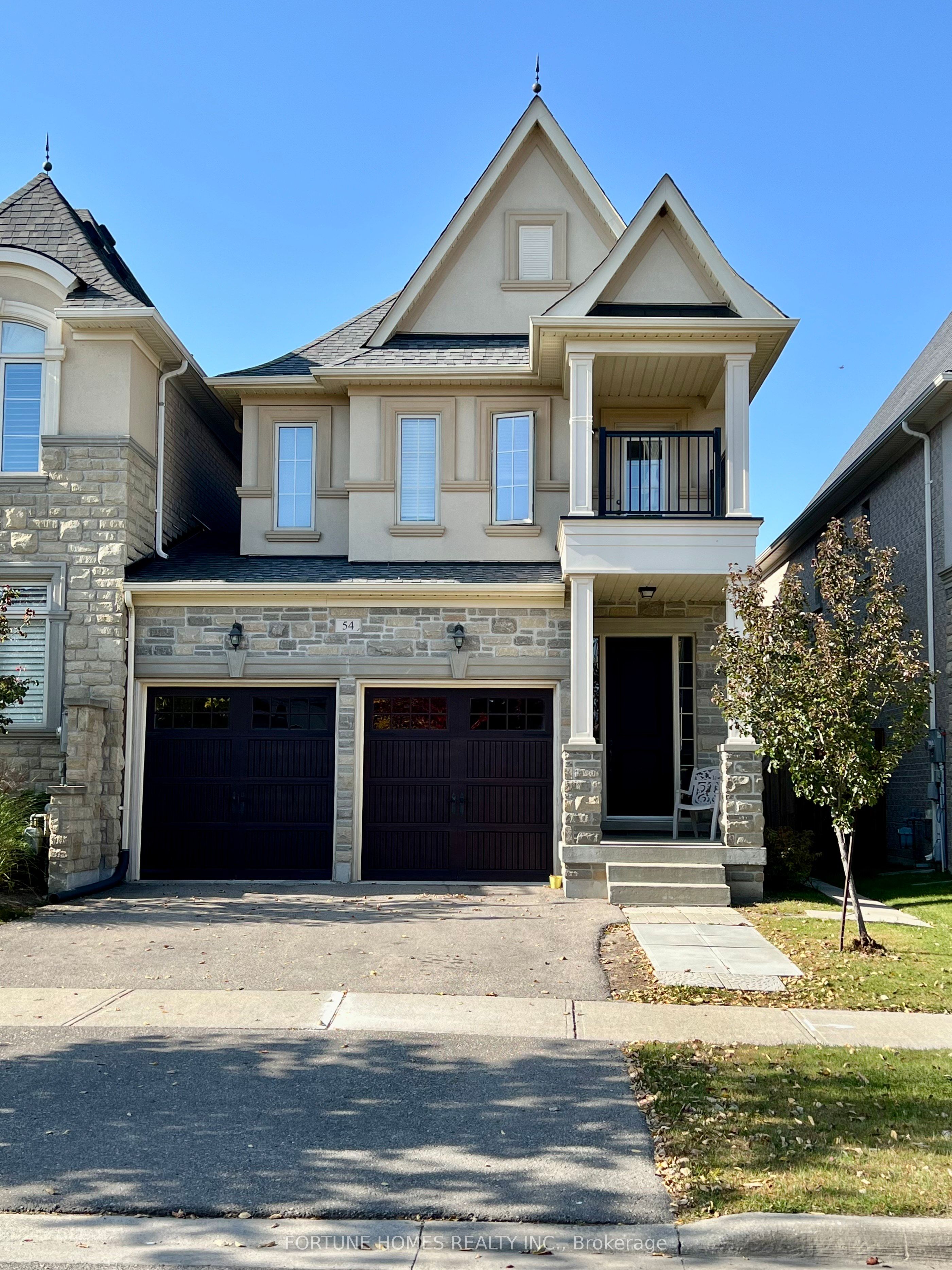 54 Robert Berry Crescent Property Photo 1
