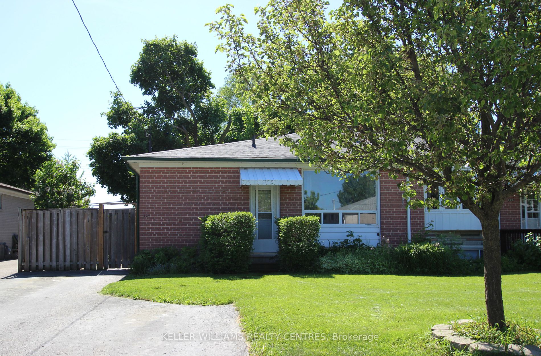 224 Axminster Dr Property Photo
