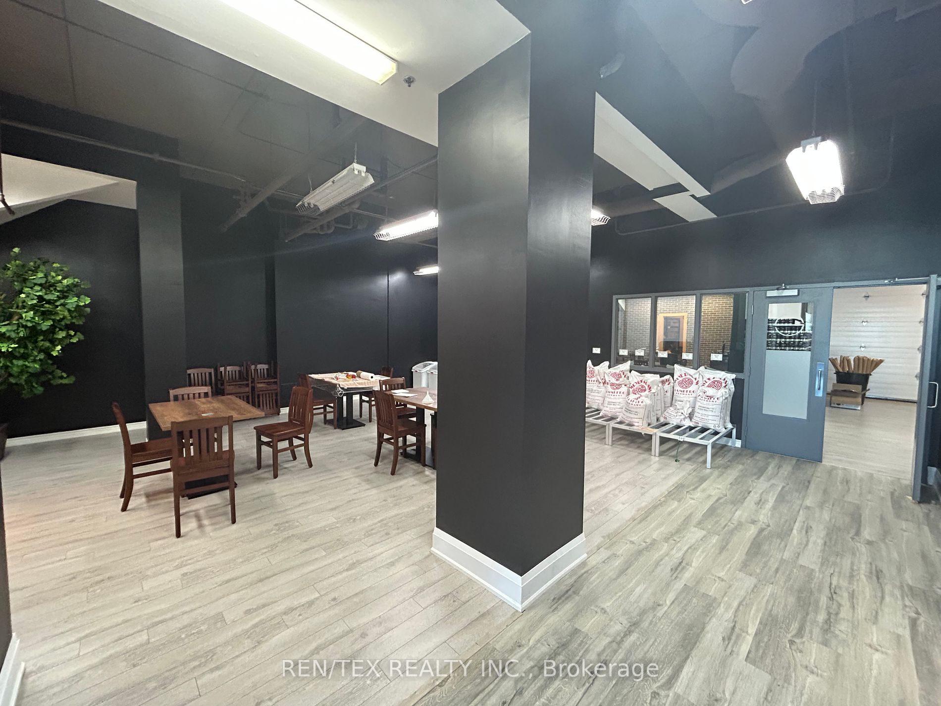 6175 Highway 7 Property Photo 4
