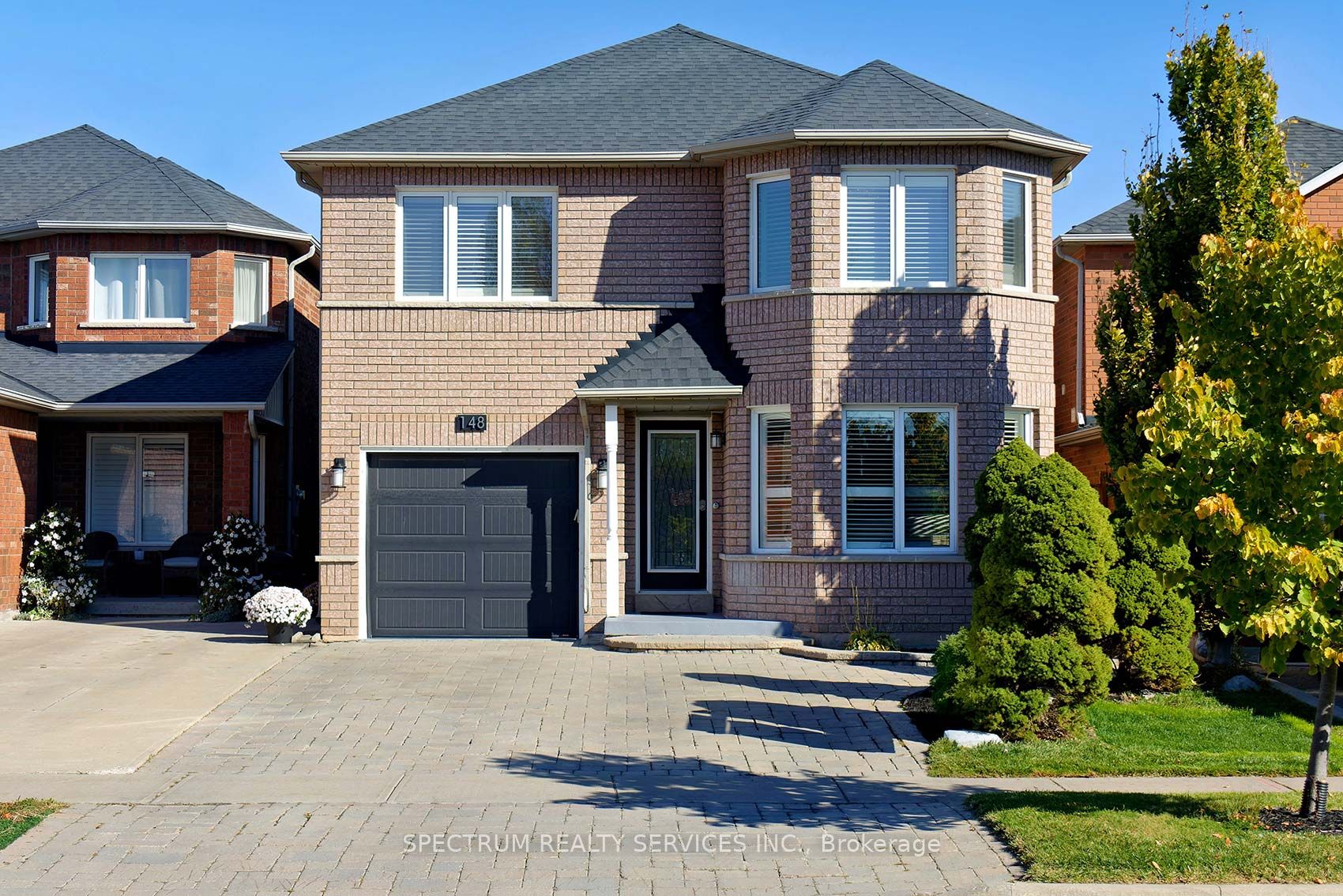 148 Royalpark Way Property Photo