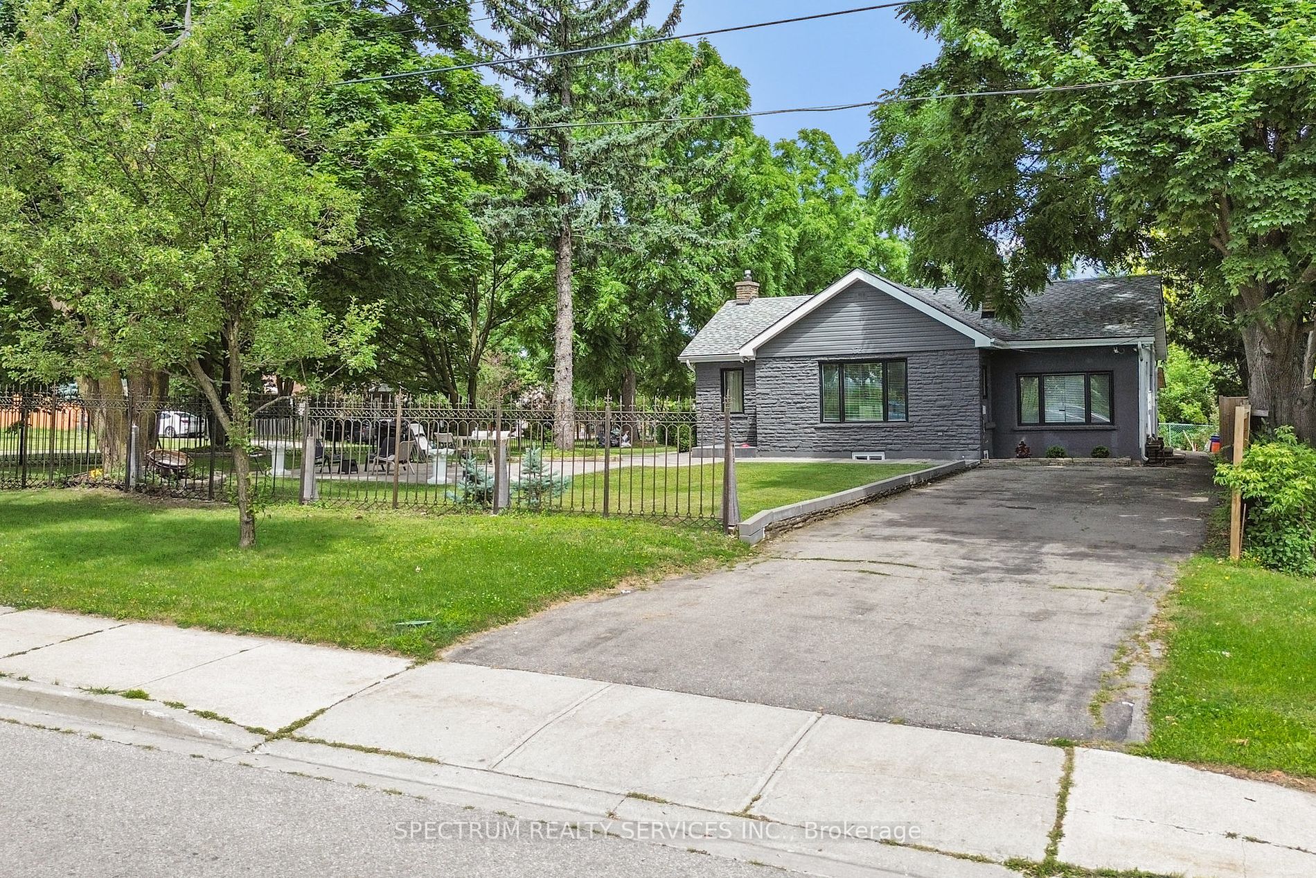 174 Langstaff Rd Property Photo