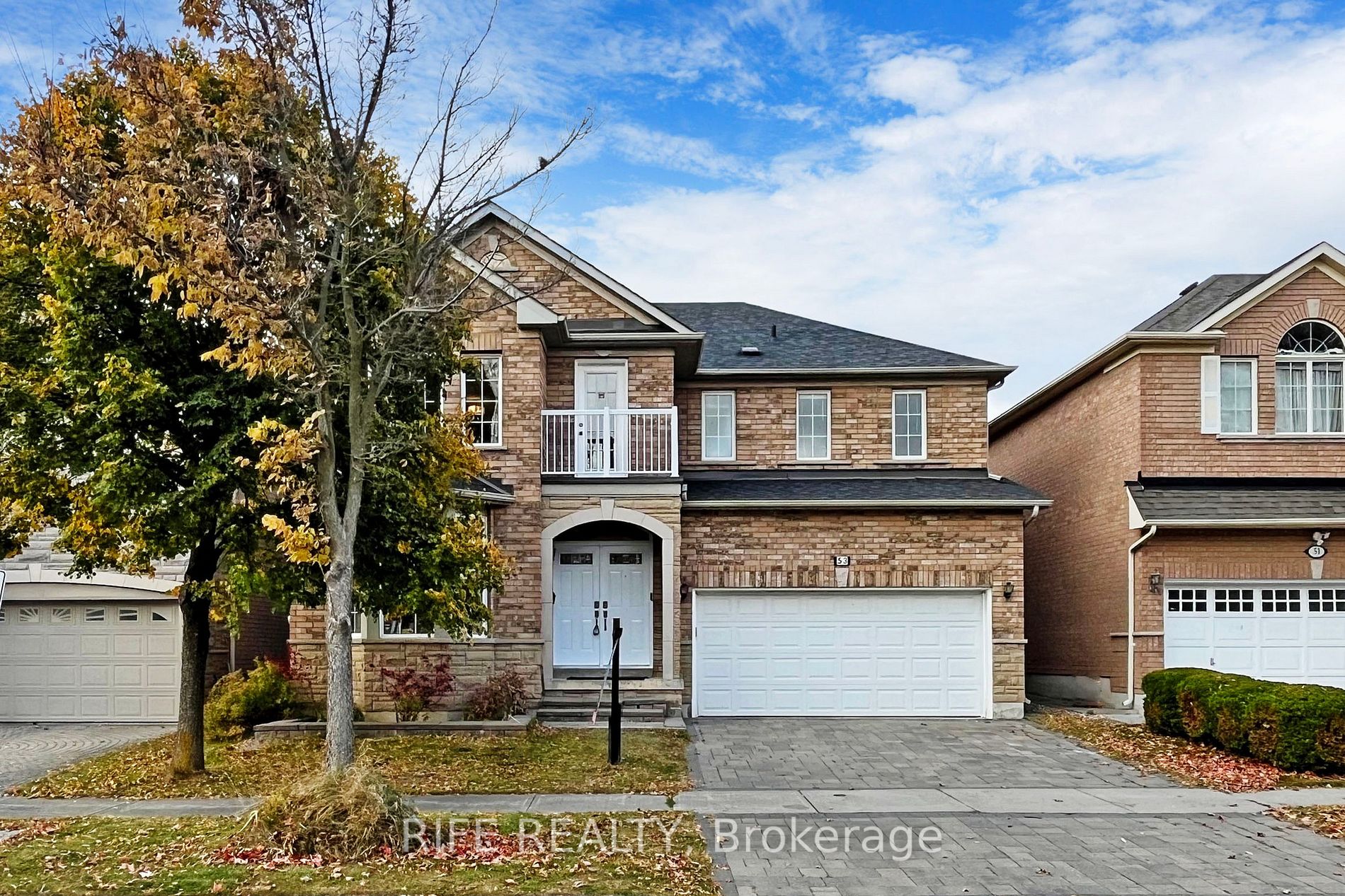 53 Edgewood Cres Property Photo