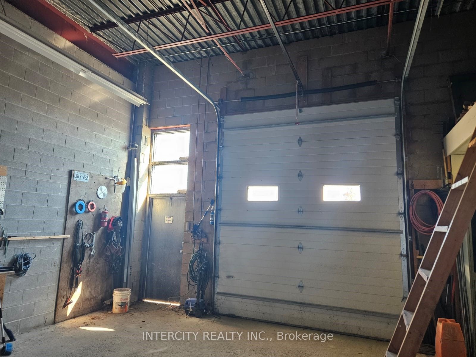 1260 Journey's End Property Photo 4