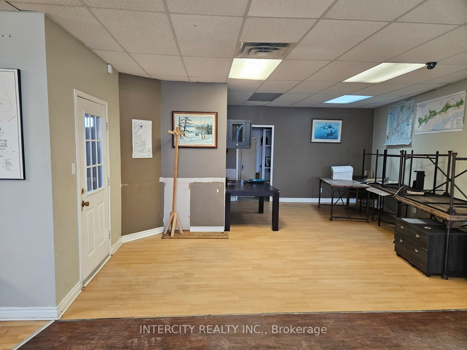 1260 Journey's End Property Photo 5