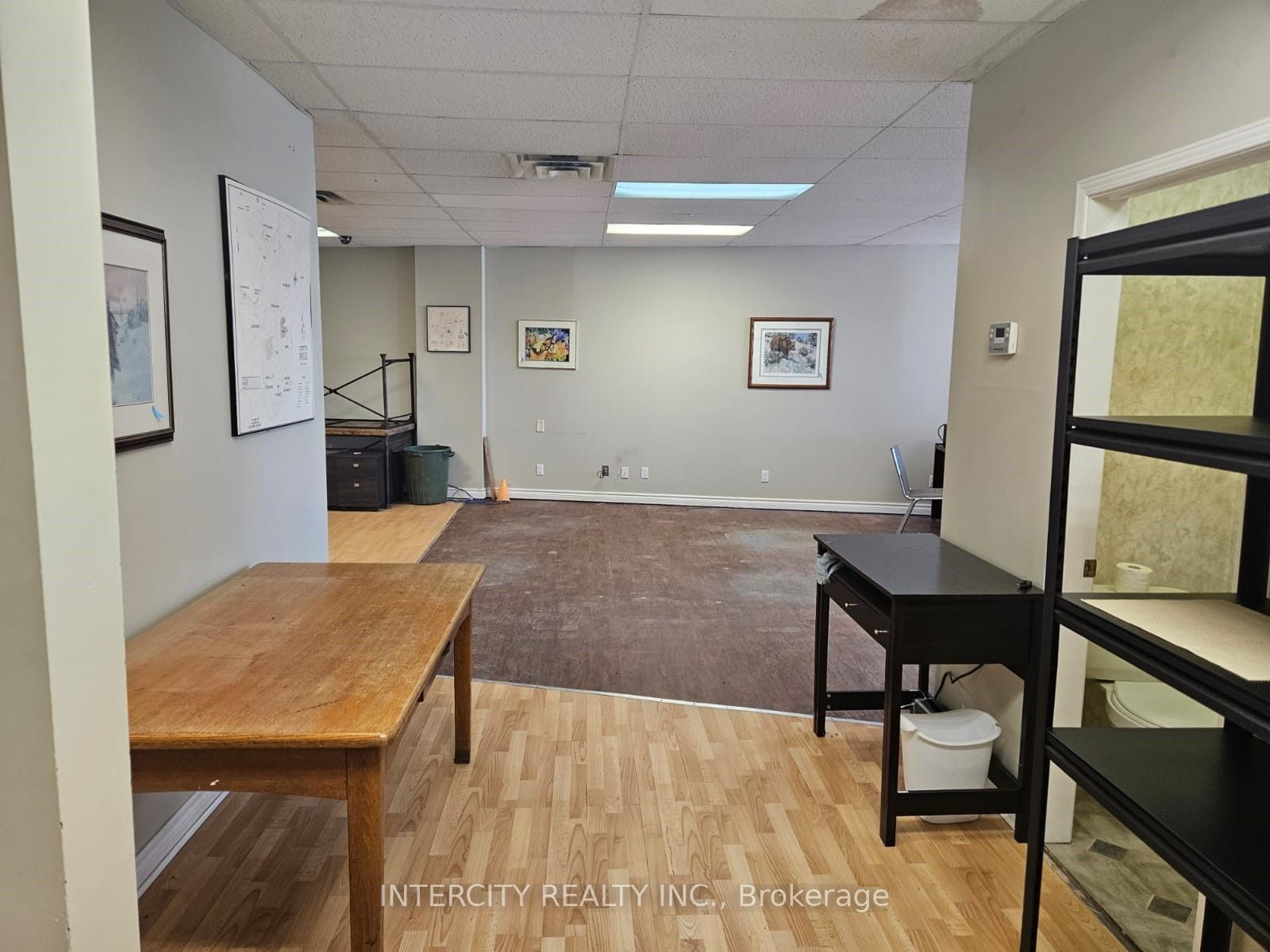 1260 Journey's End Property Photo 6