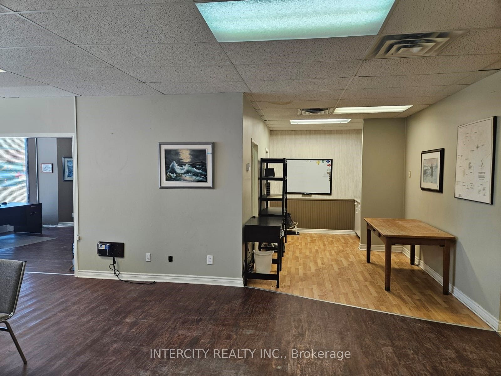 1260 Journey's End Property Photo 9