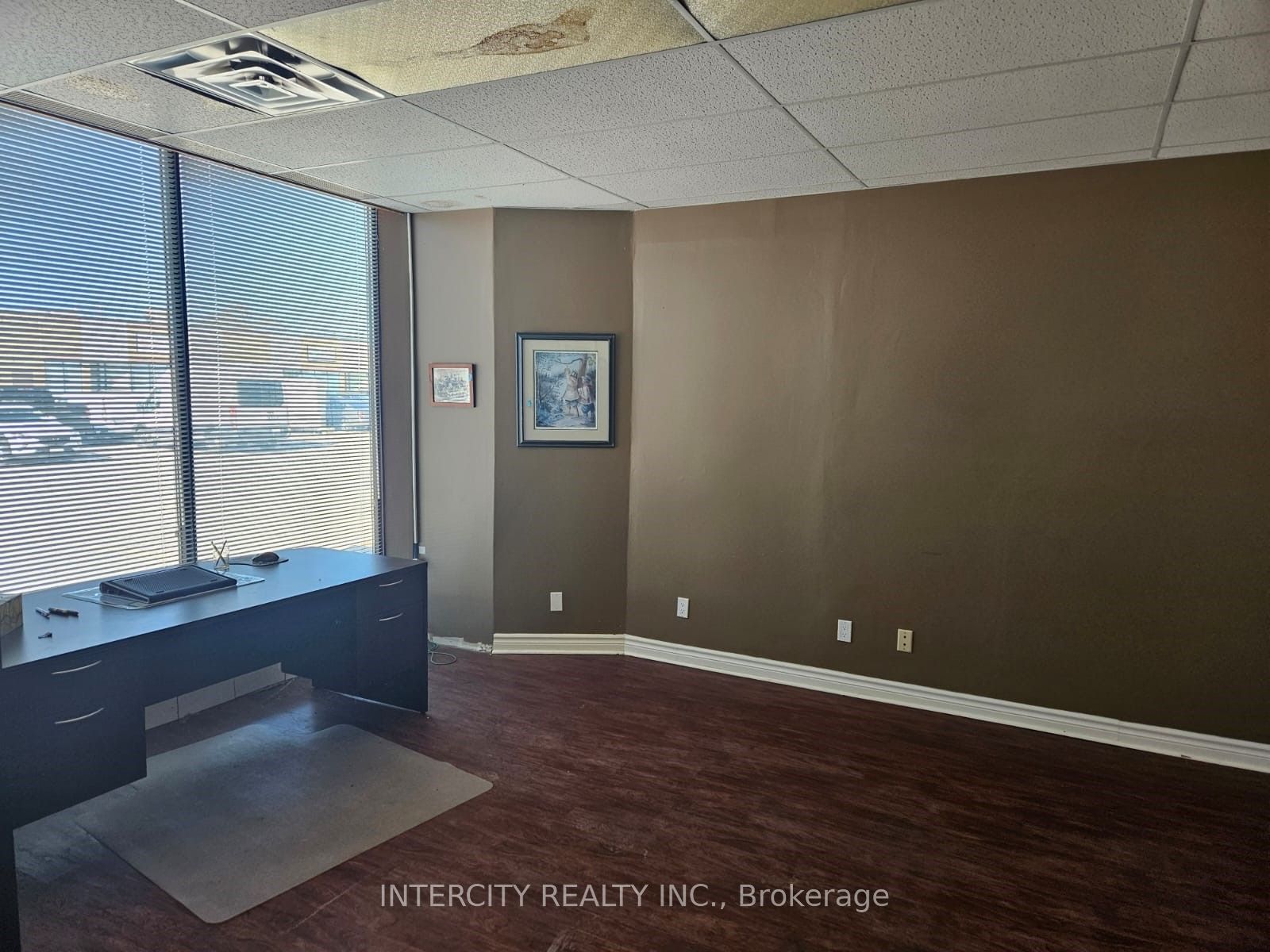 1260 Journey's End Property Photo 13