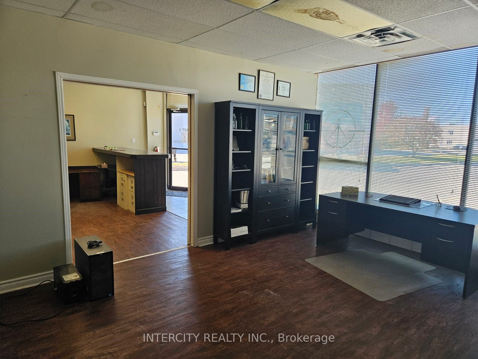 1260 Journey's End Property Photo 14