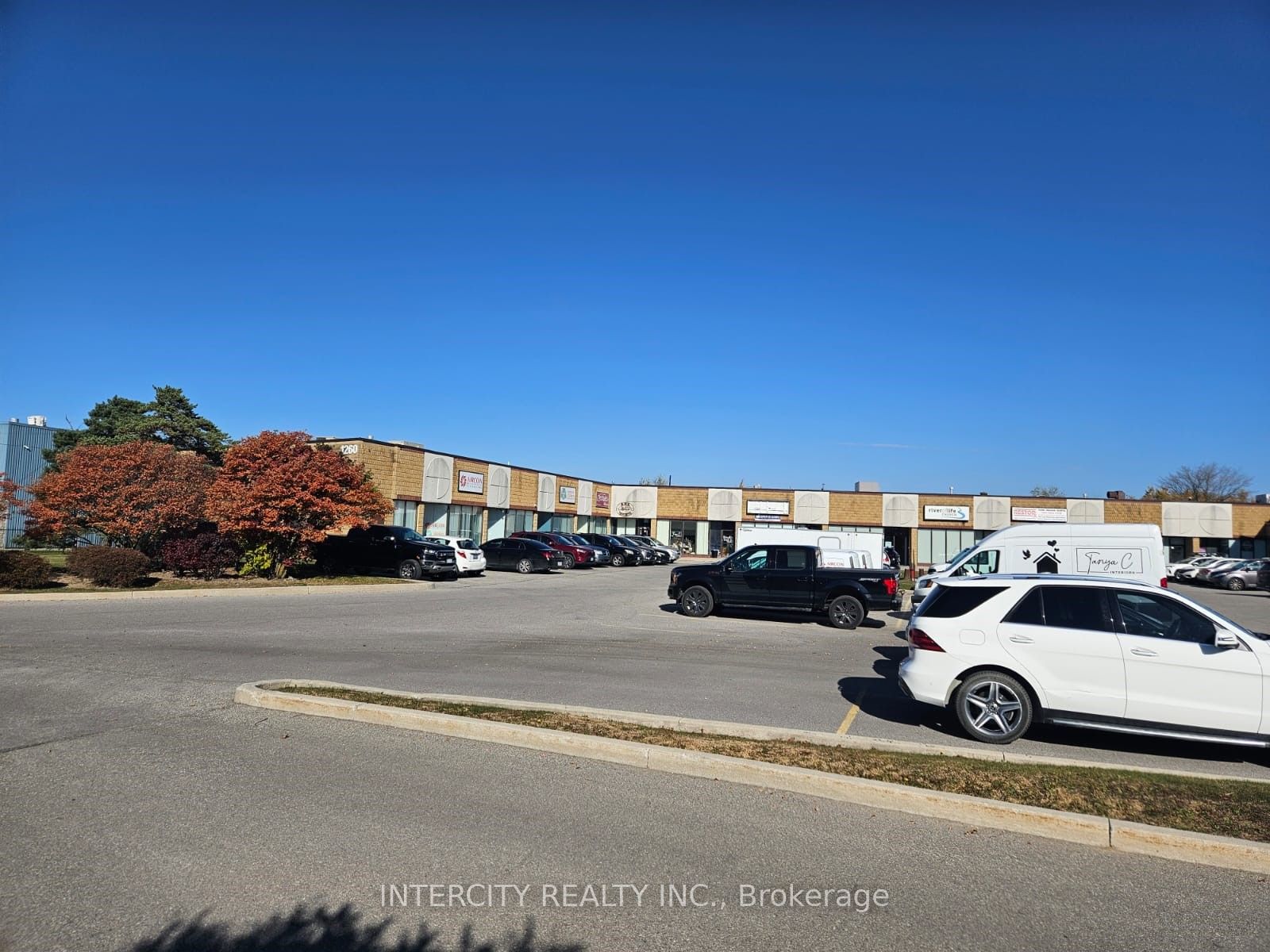 1260 Journey's End Property Photo 15