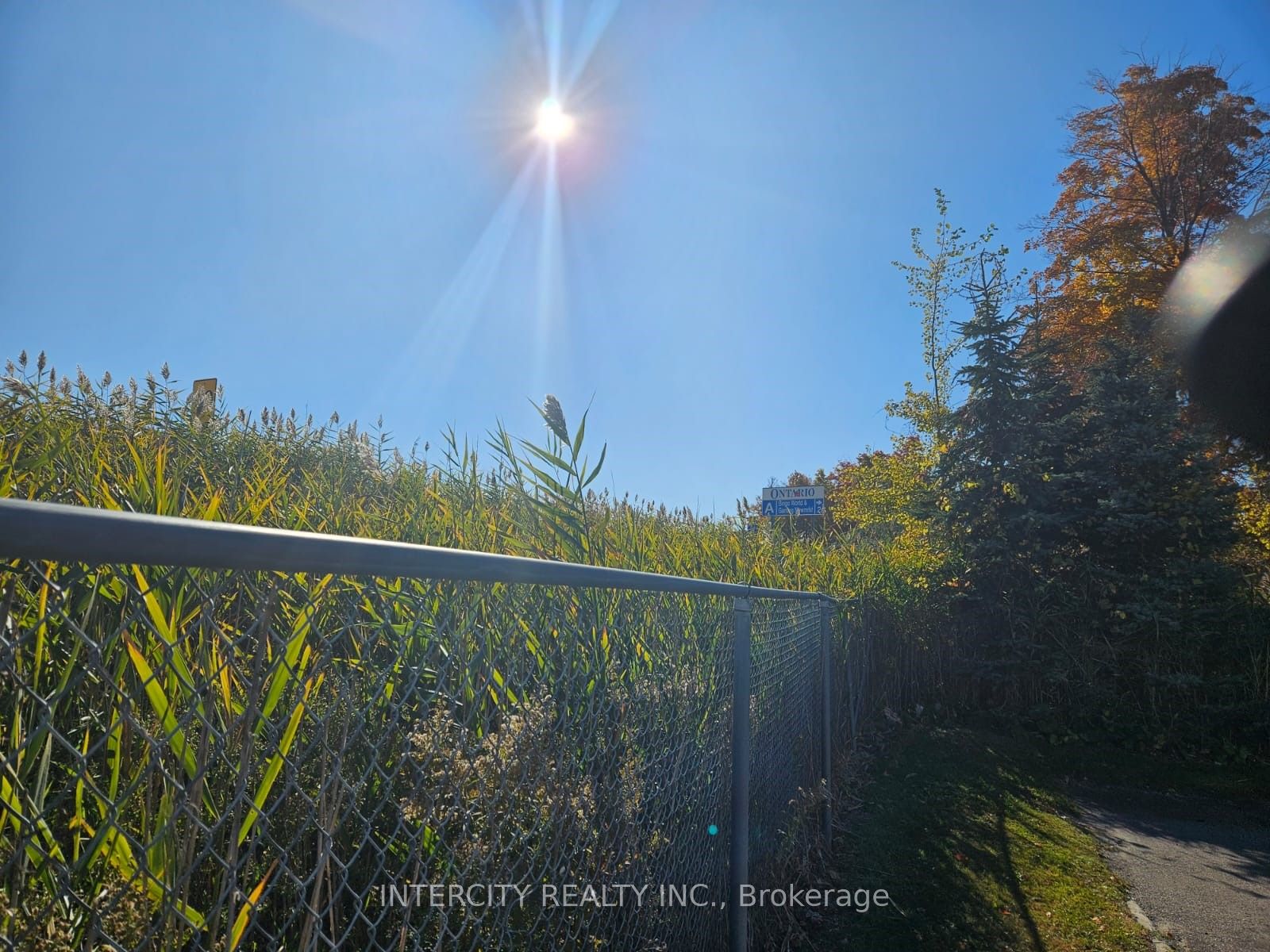 1260 Journey's End Property Photo 17