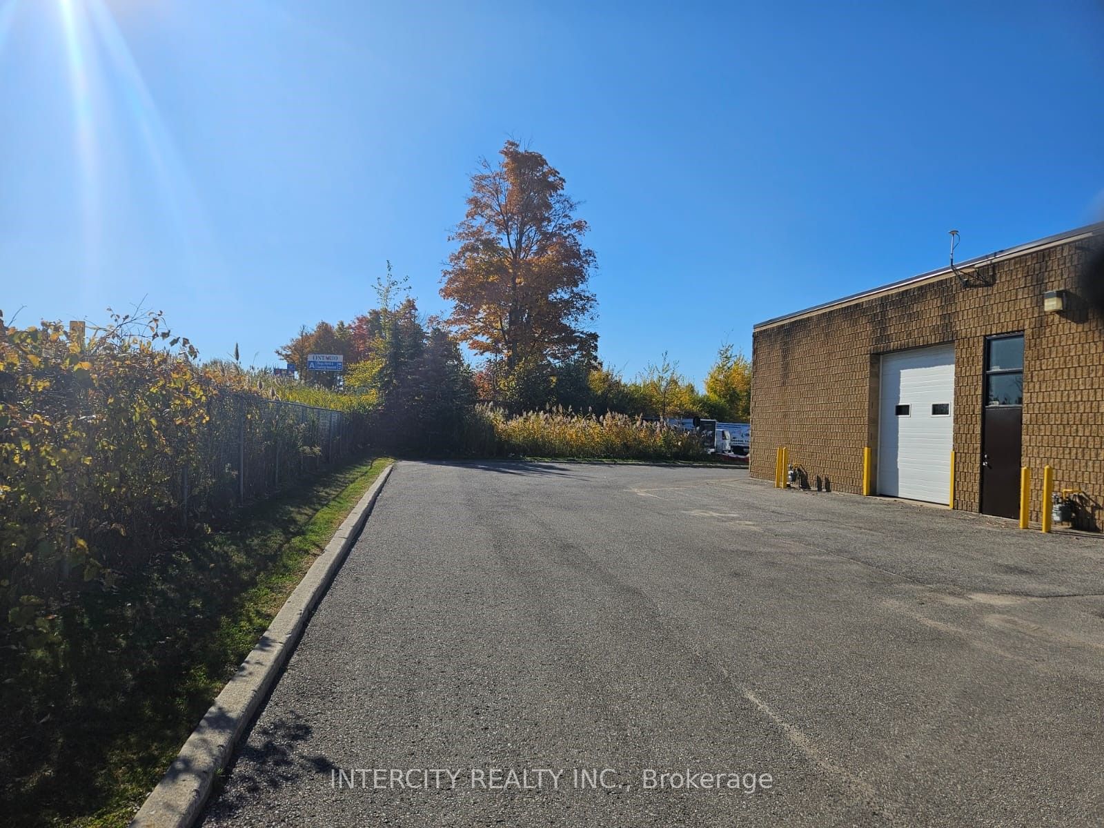 1260 Journey's End Property Photo 18