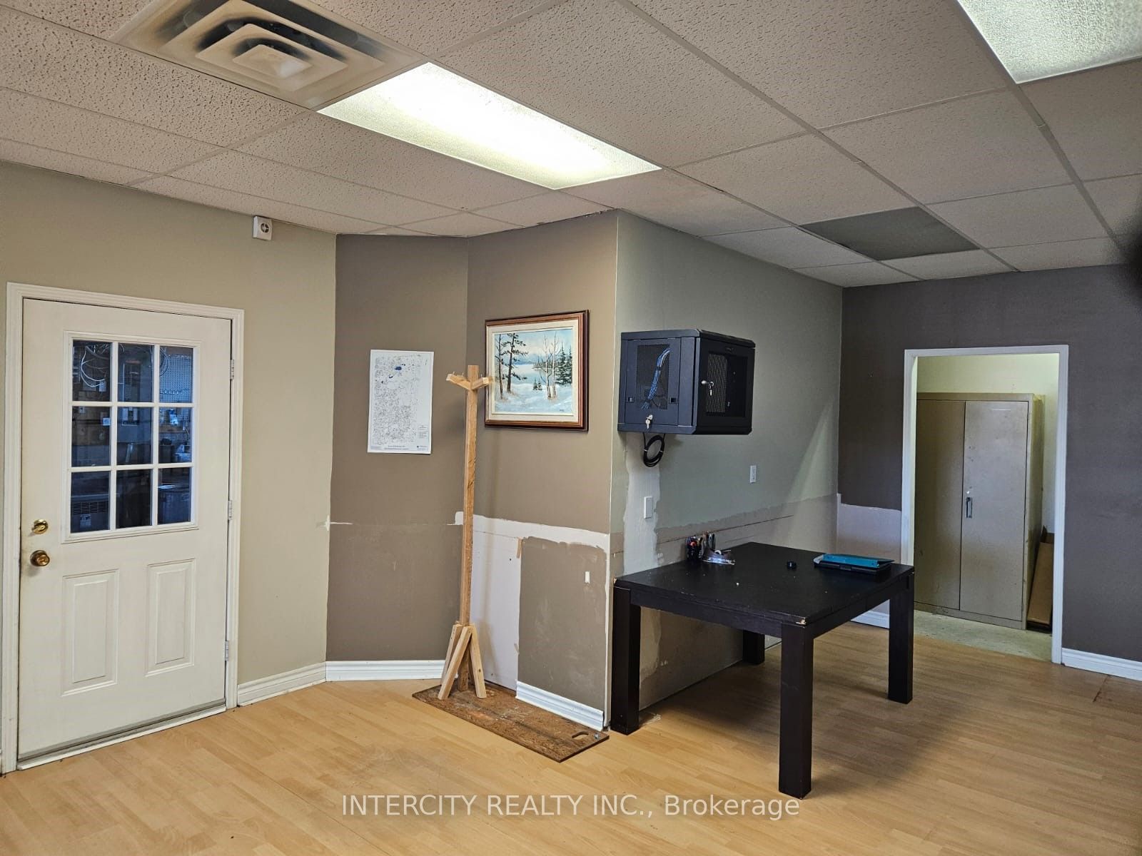 1260 Journey's End Property Photo 26