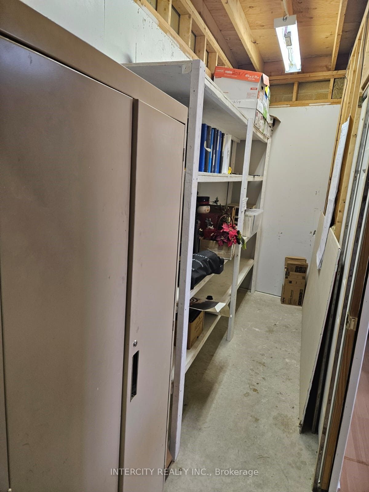 1260 Journey's End Property Photo 28
