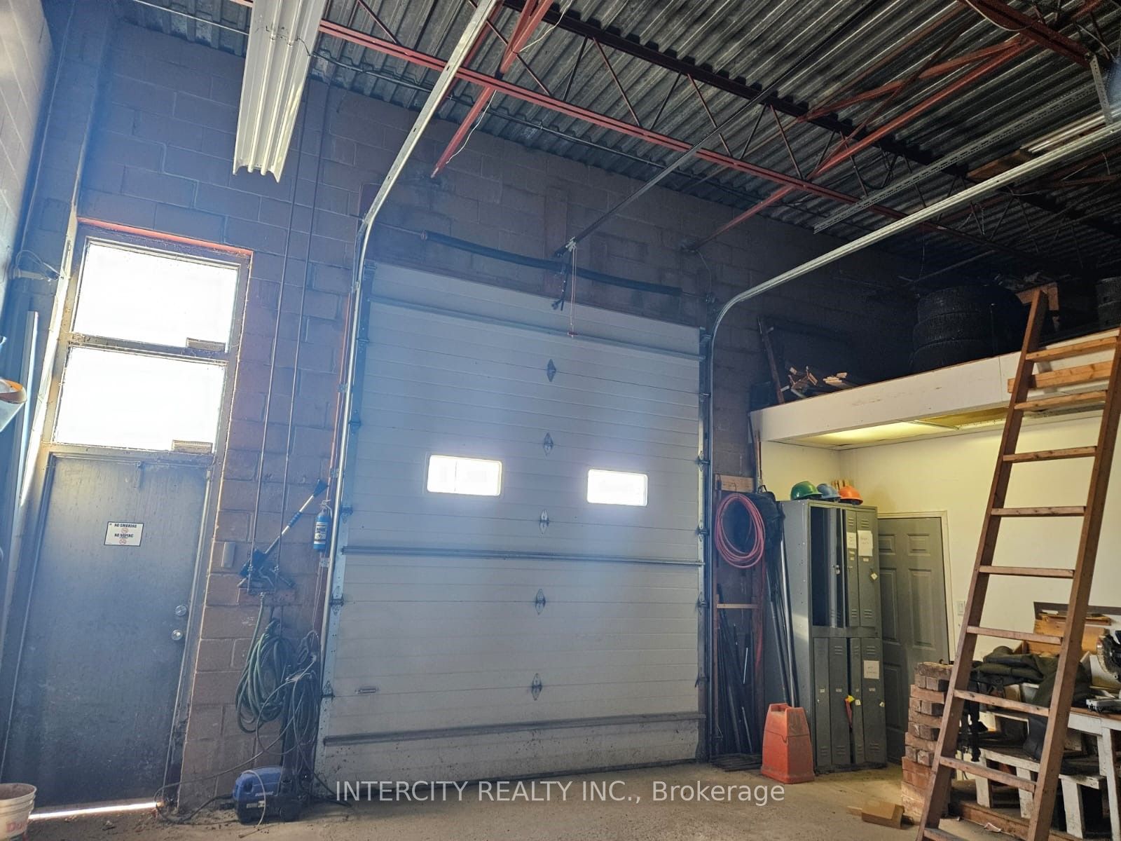 1260 Journey's End Property Photo 30