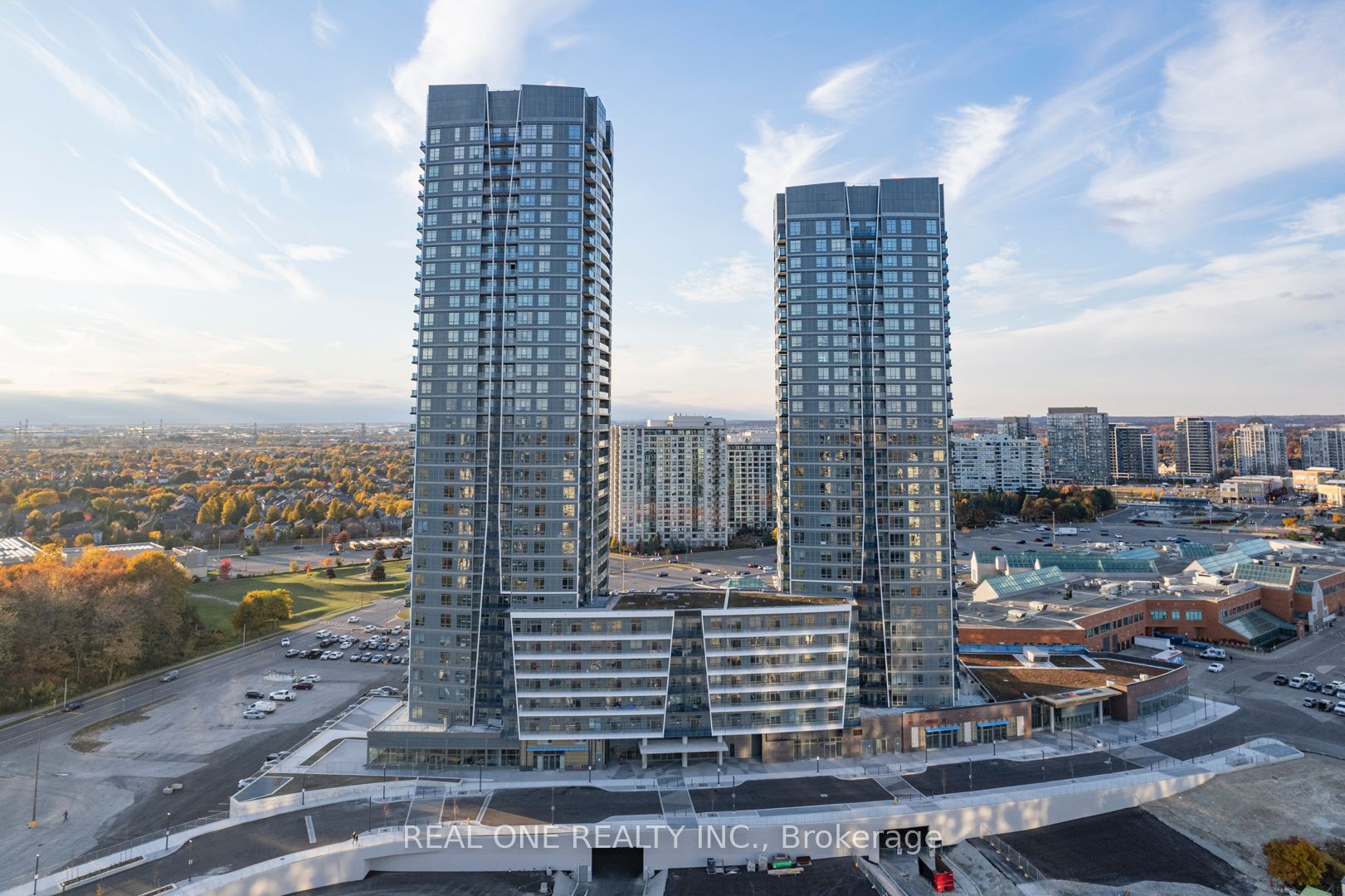 30 Upper Mall Way 14 Property Photo