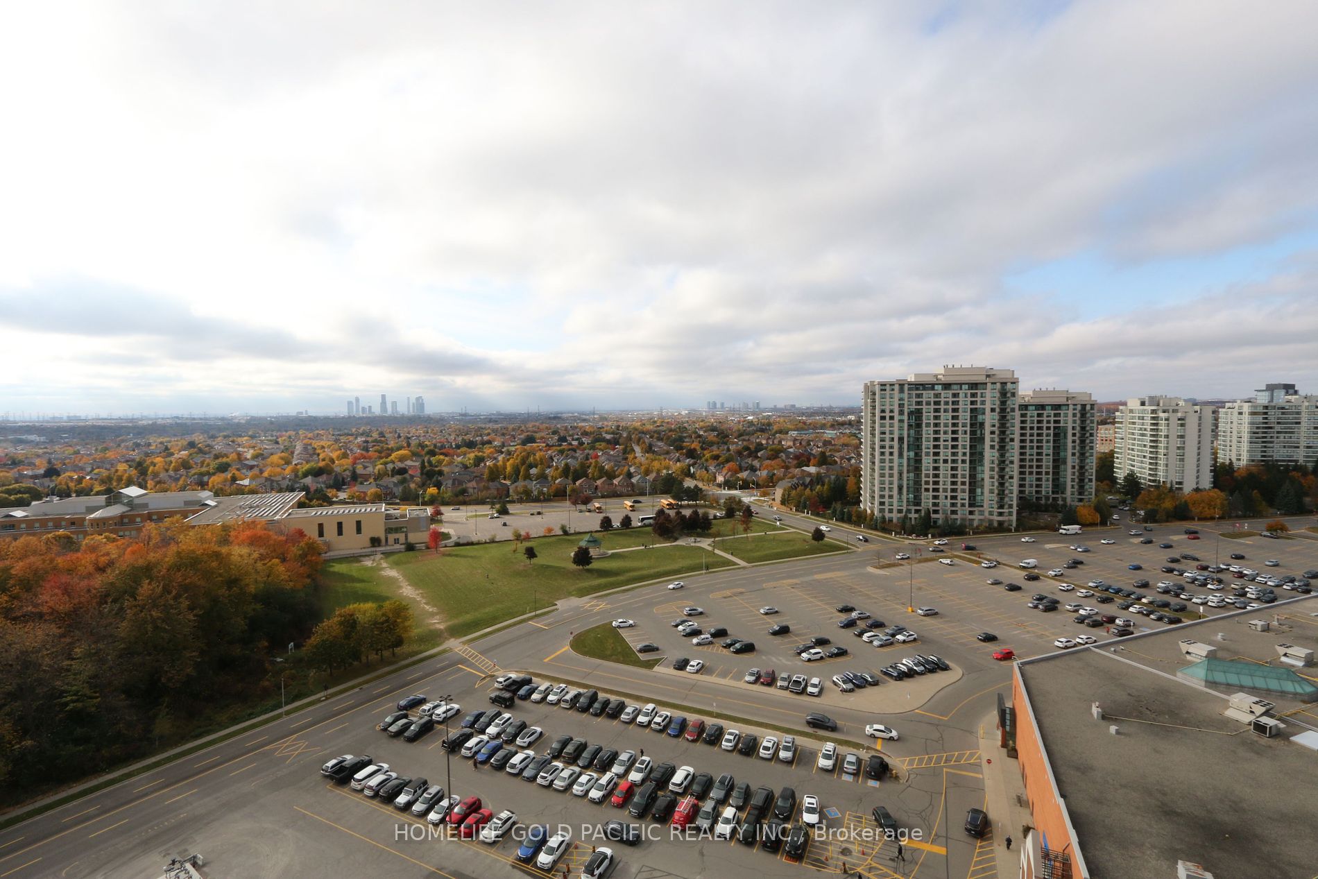 30 Upper Mall Way Property Photo