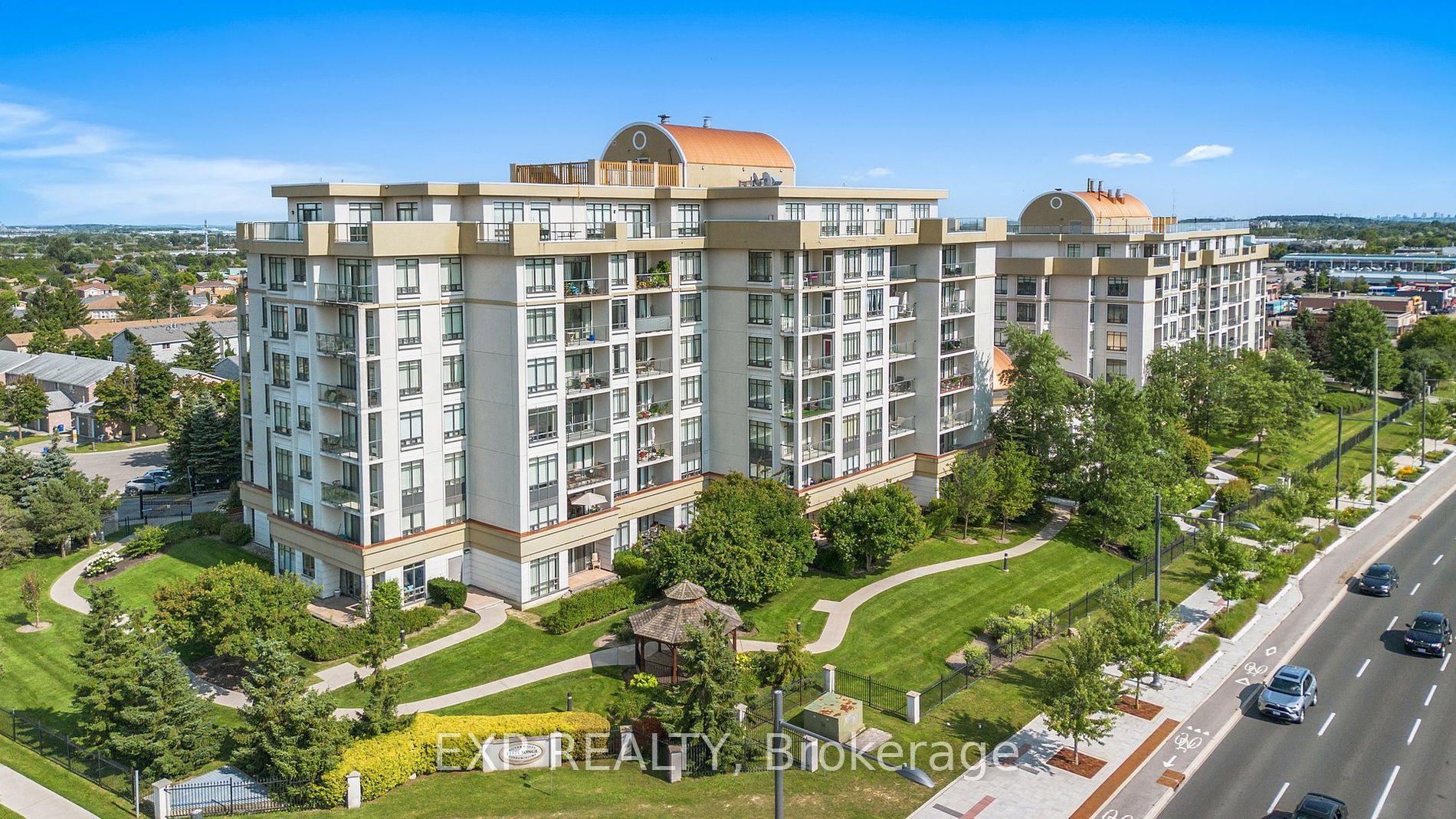 11121 Yonge St Property Photo