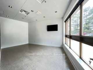 155 W Beaver Creek Rd Property Photo 2