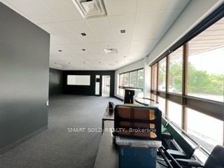 155 W Beaver Creek Rd Property Photo 8