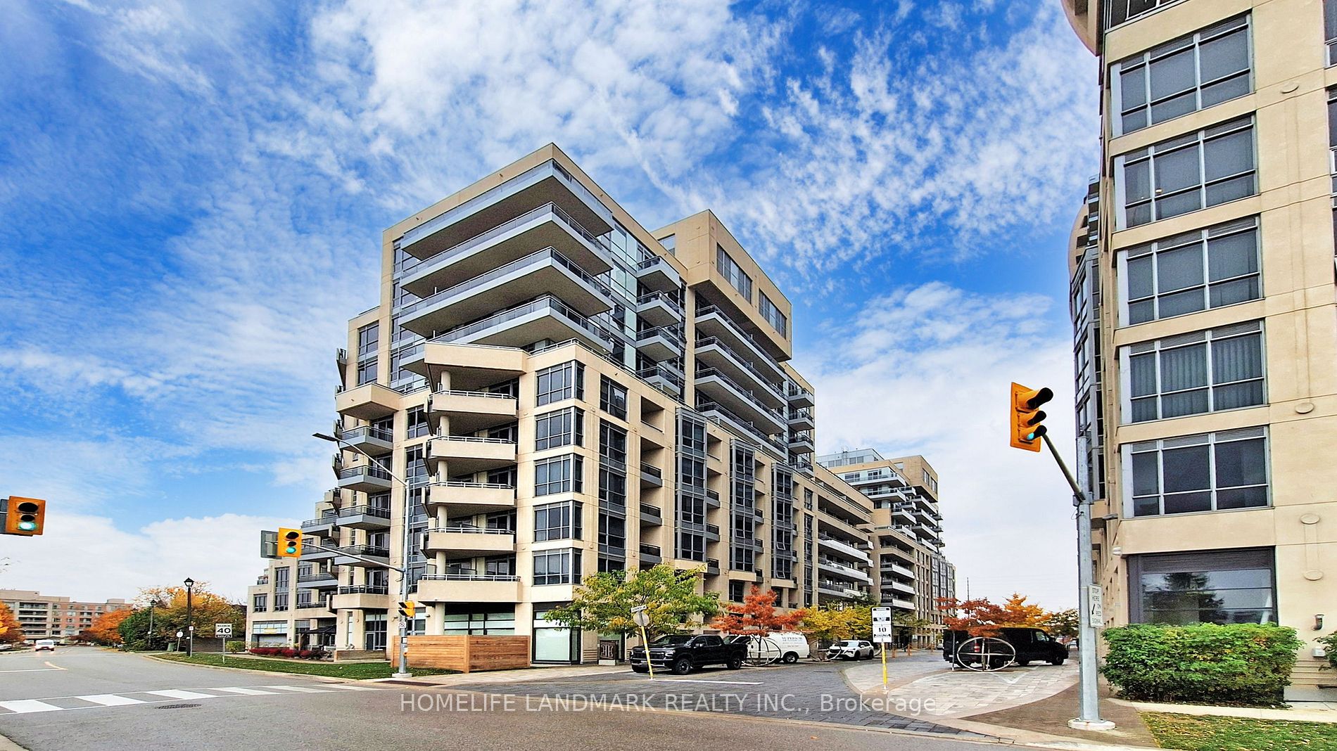 9191 Yonge St Property Photo
