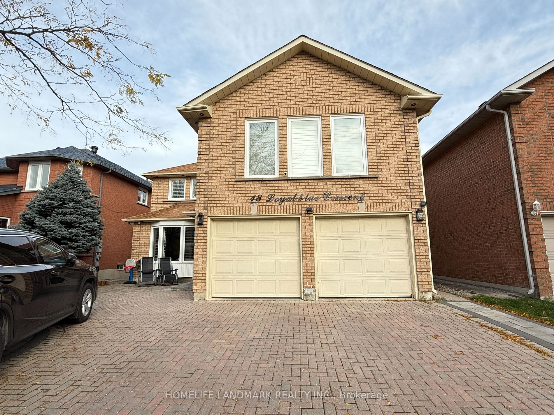 18 Loyal Blue Cres Property Photo