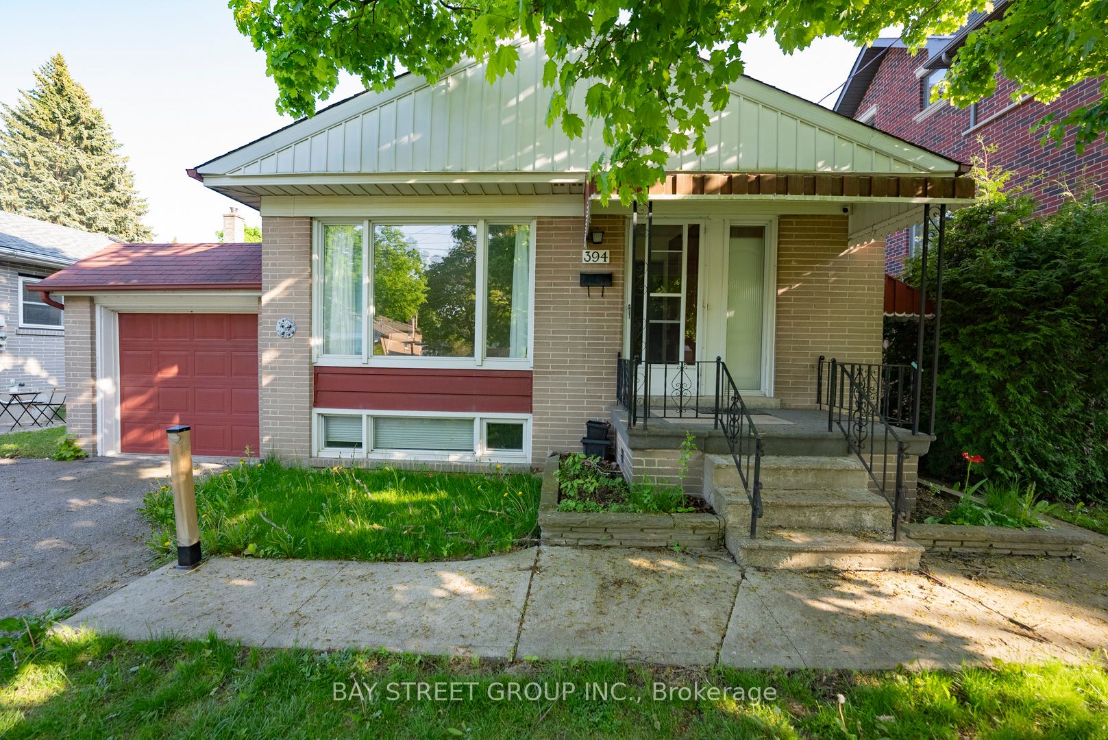 394 Centre St E Property Photo