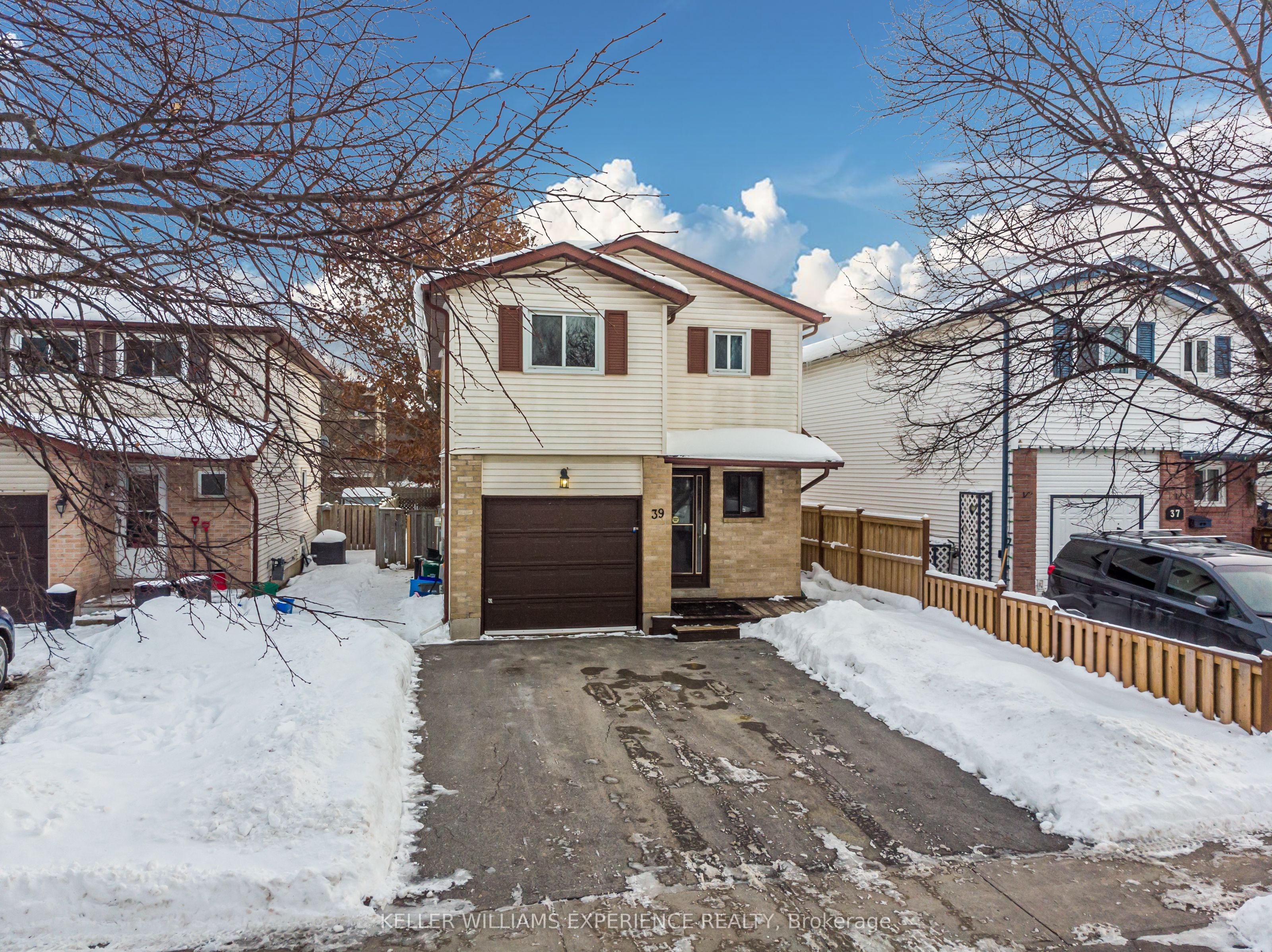 39 Laurie Crescent Property Photo 2
