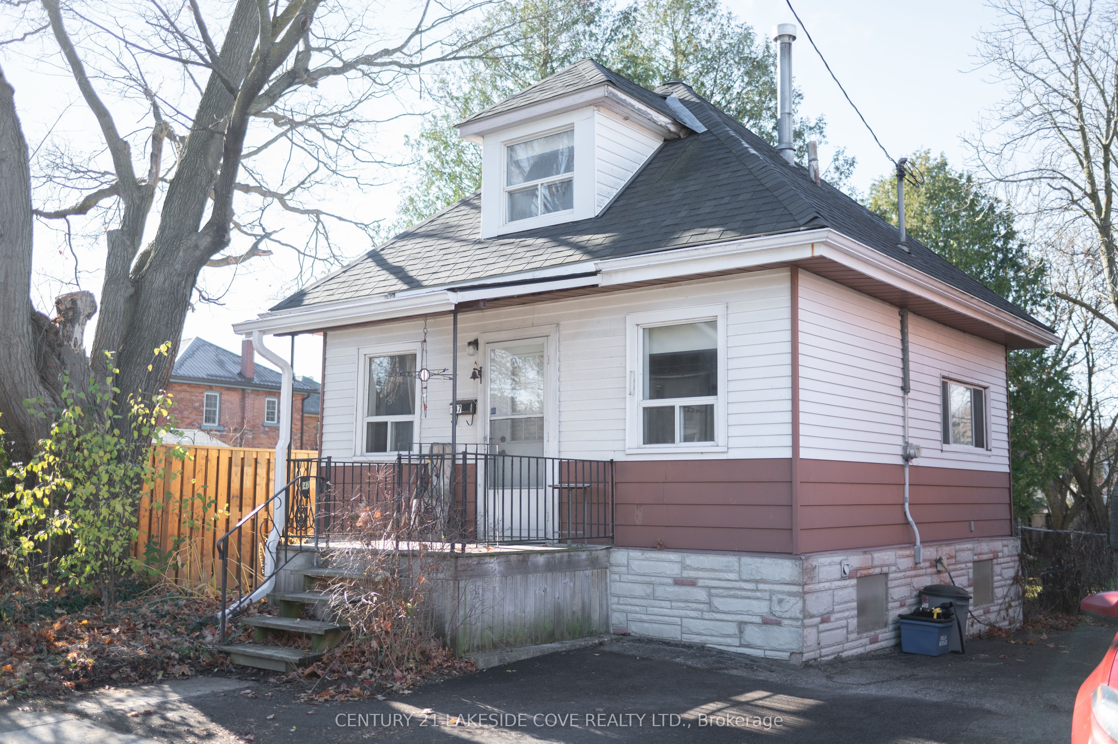 147 Dufferin Street Property Photo 3