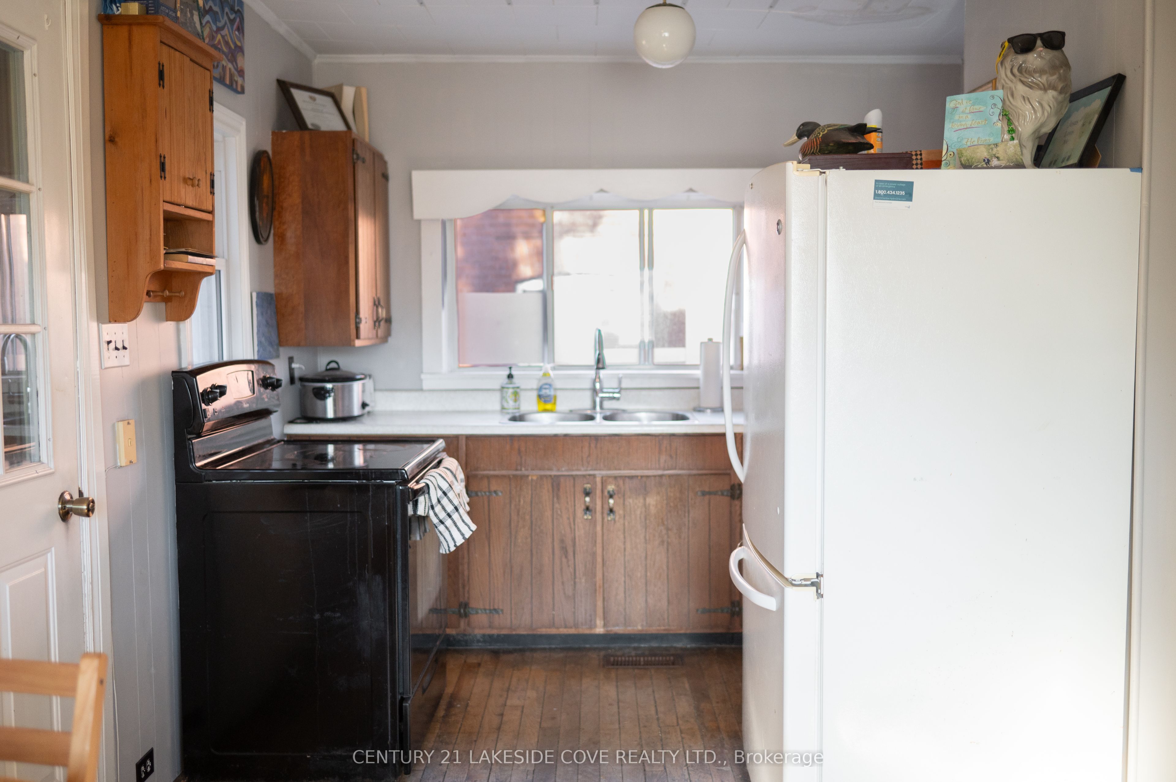 147 Dufferin Street Property Photo 9