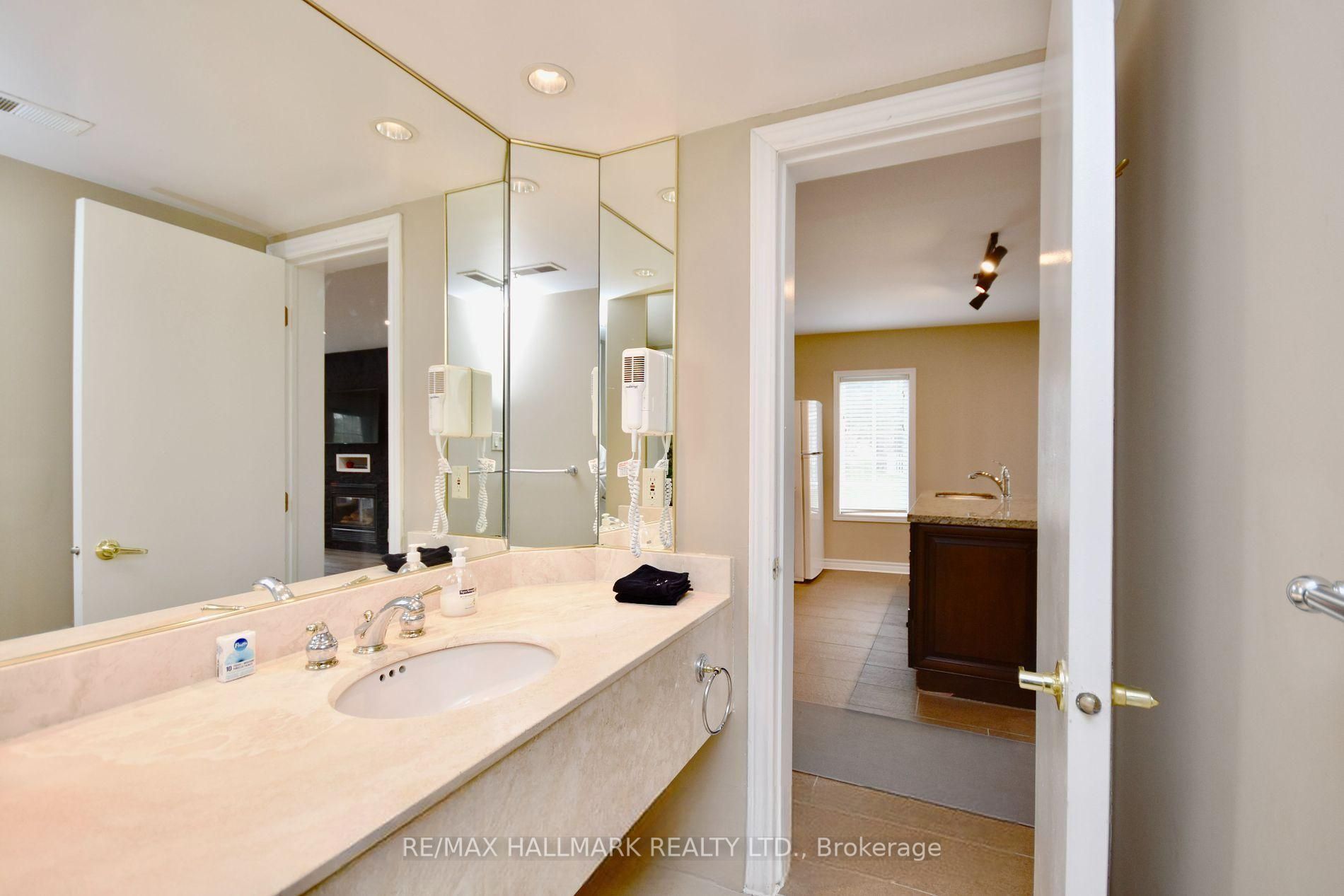 #2014/15 - 90 Highland Drive Property Photo 4