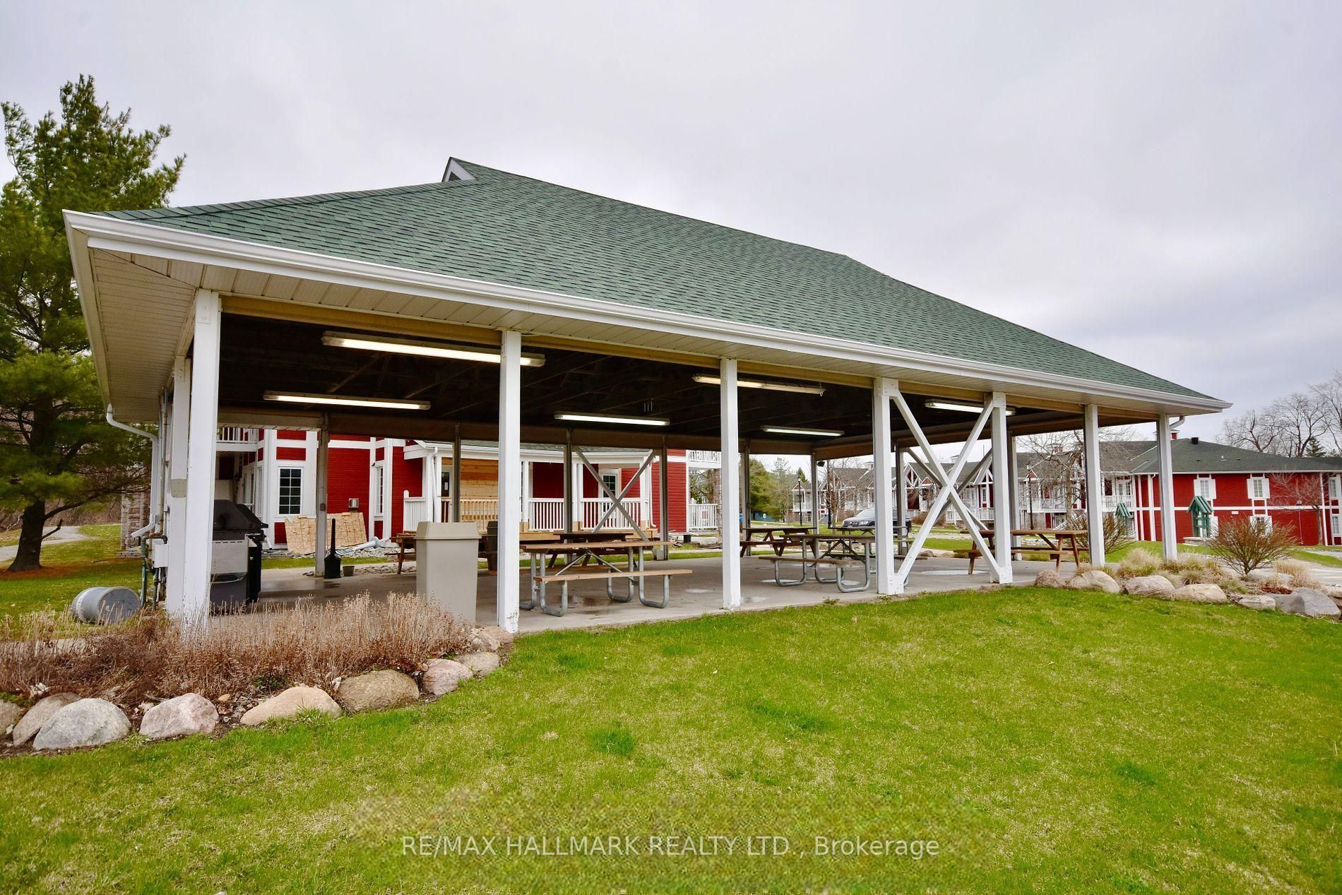 #2014/15 - 90 Highland Drive Property Photo 9