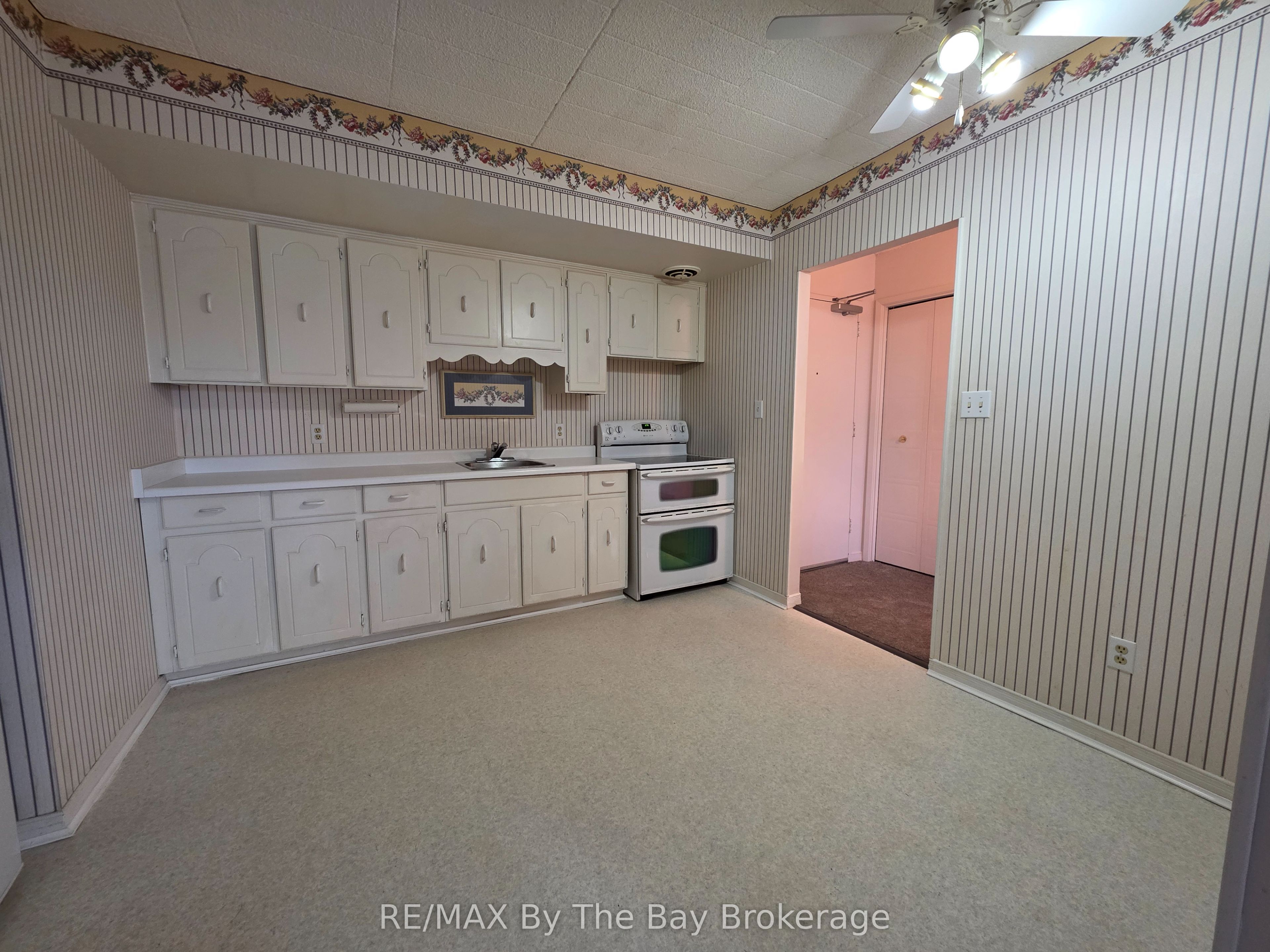 #409 - 184 Eighth Street Property Photo 6