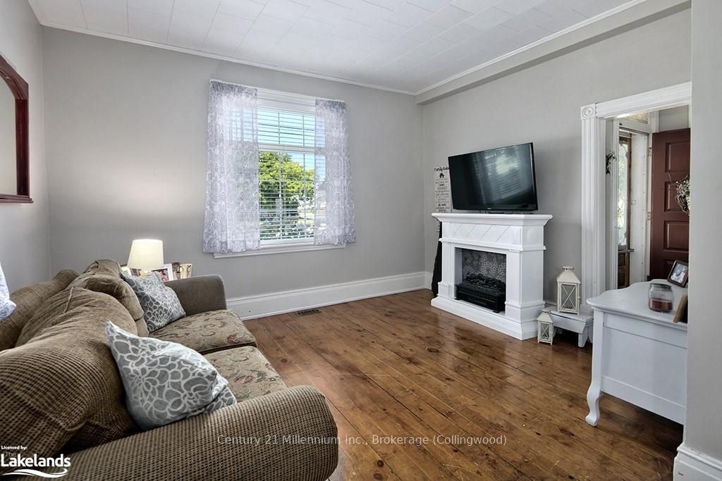 523 Hurontario Street Property Photo 9